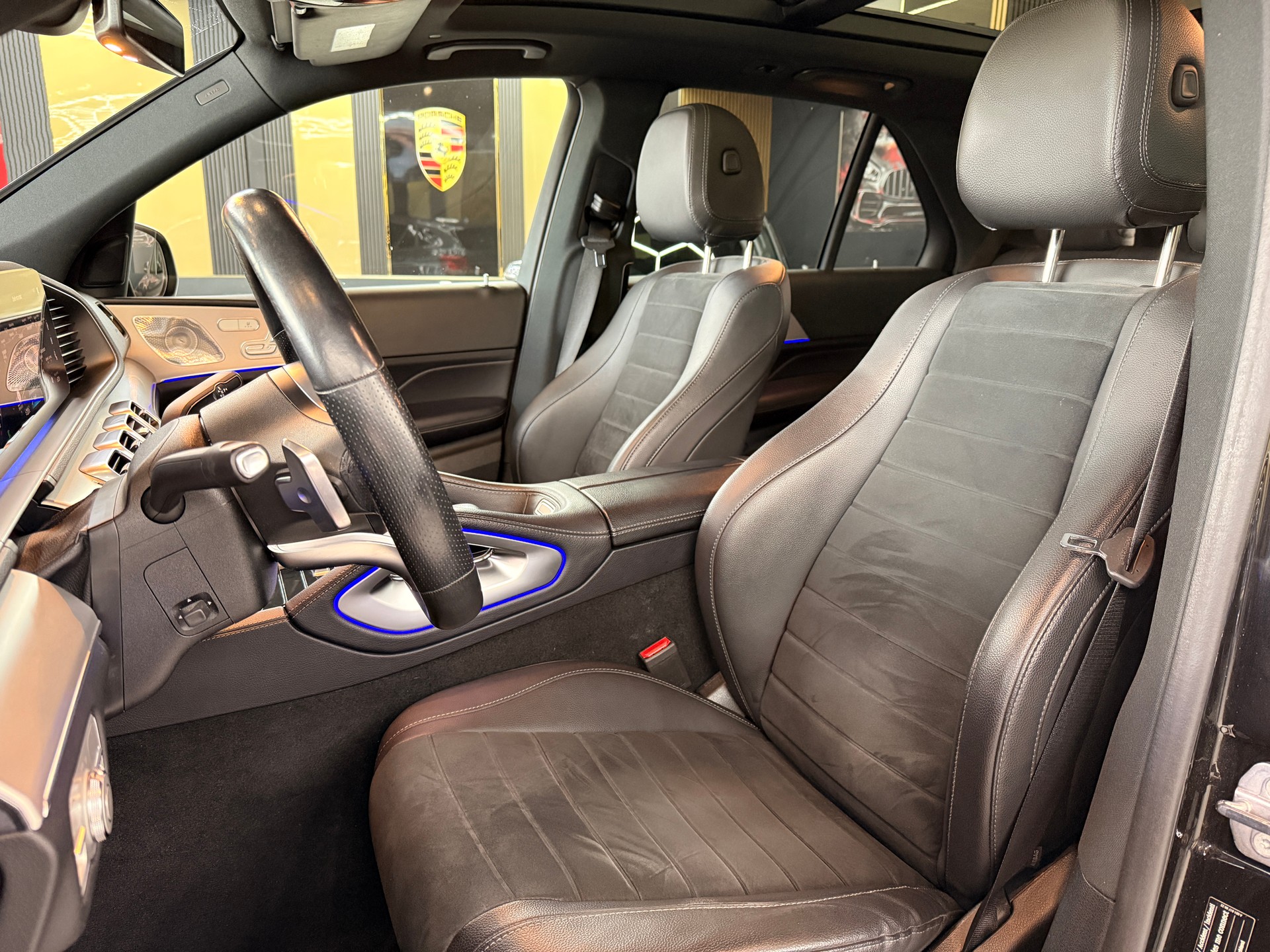 MERCEDES-BENZ GLE 350 d AMG Line 4matic-image-9