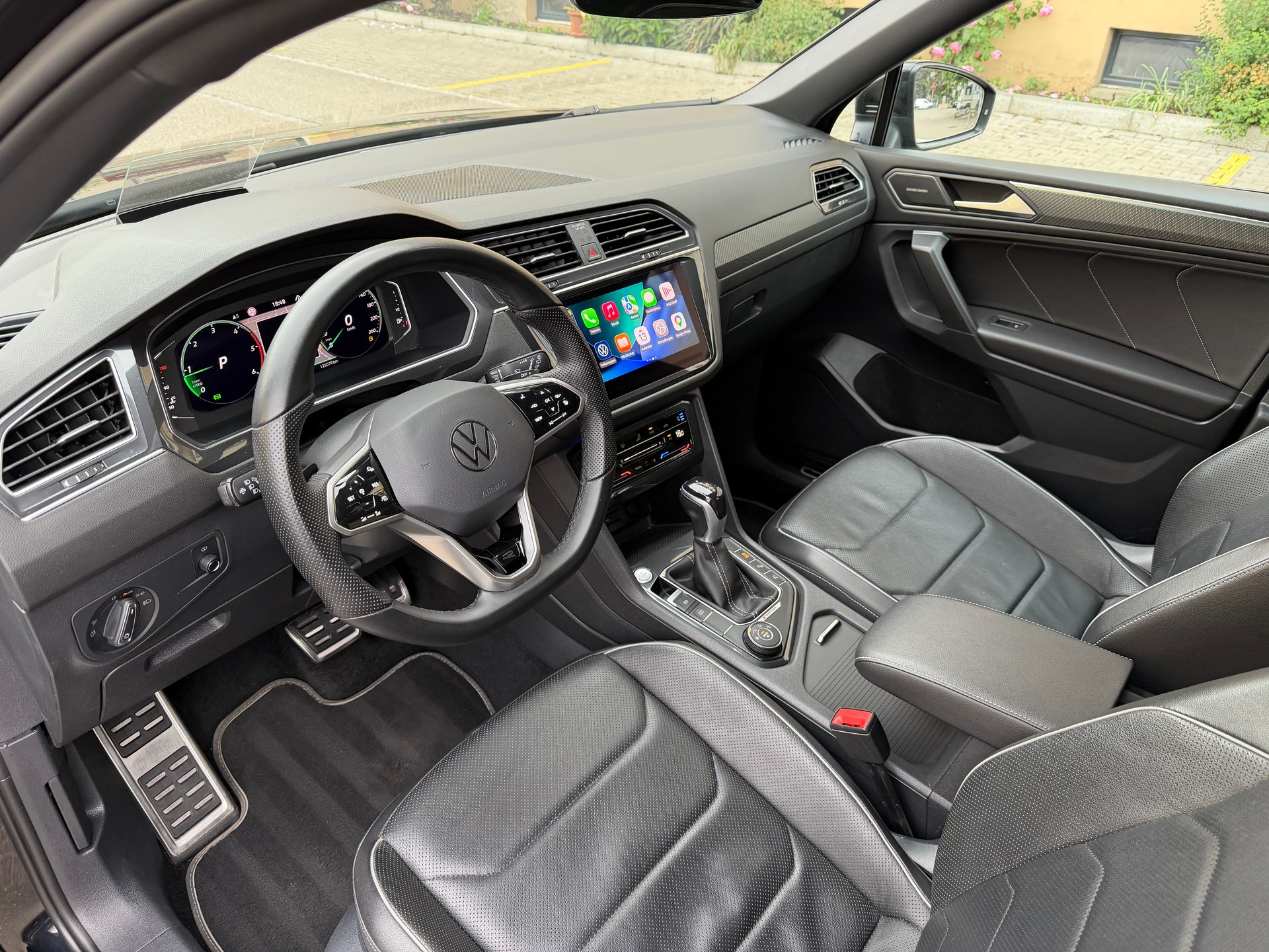 VW Tiguan Allspace 2.0 TDI SCR R-Line 4Motion DSG **200PS**-image-9