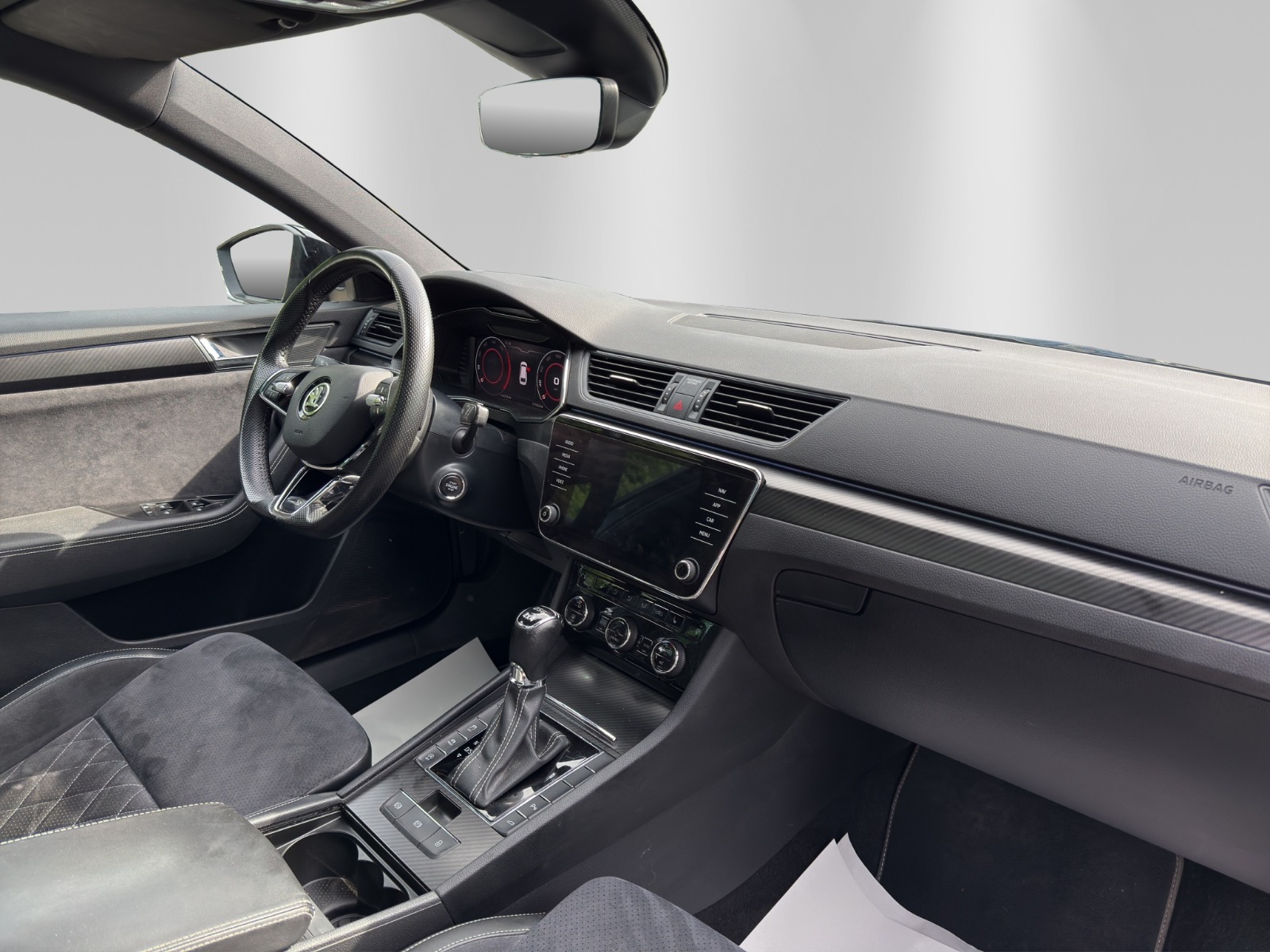 SKODA Superb Combi 2.0 TDi SportLine 4x4 DSG-image-10