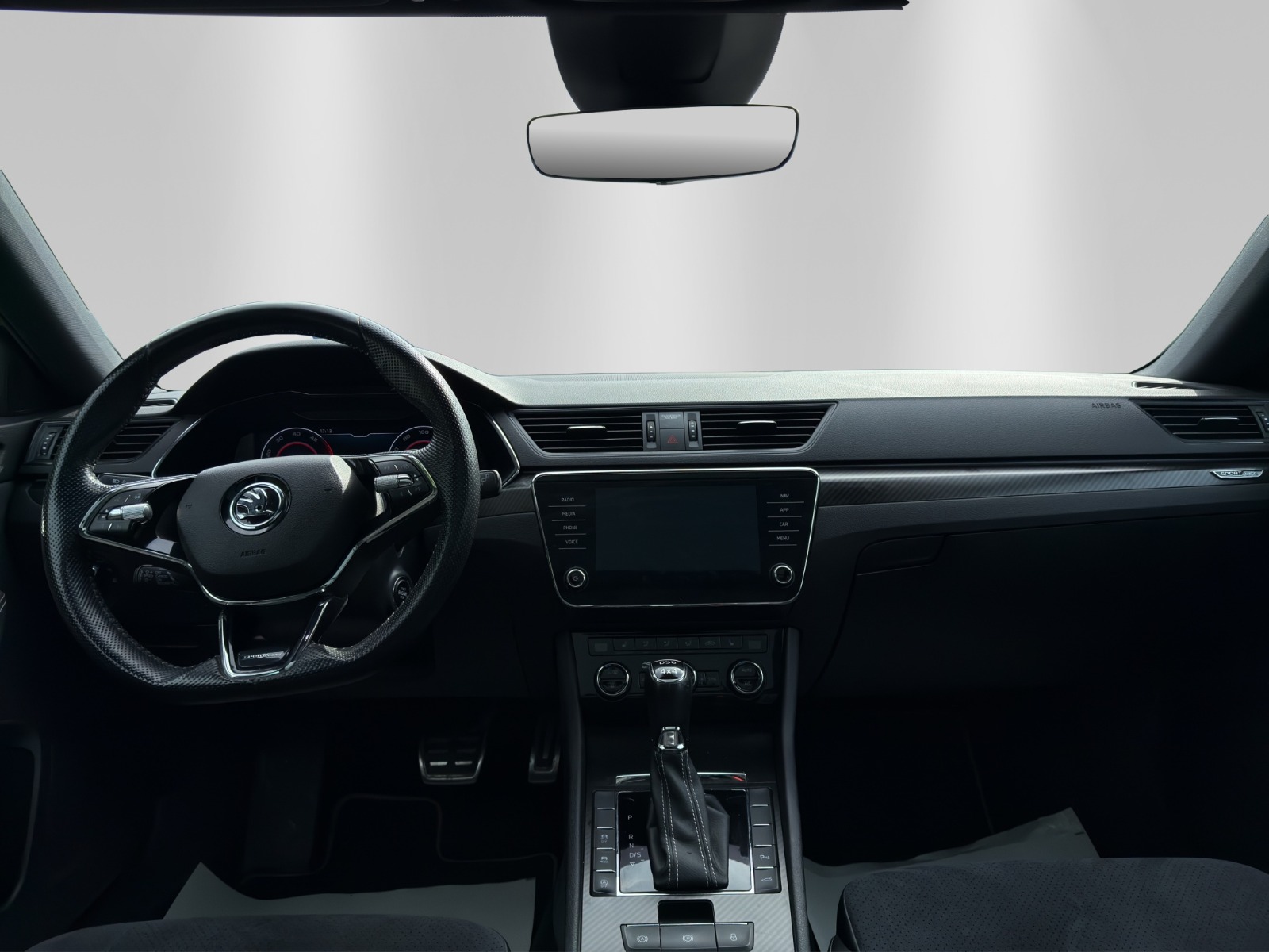 SKODA Superb Combi 2.0 TDi SportLine 4x4 DSG-image-8