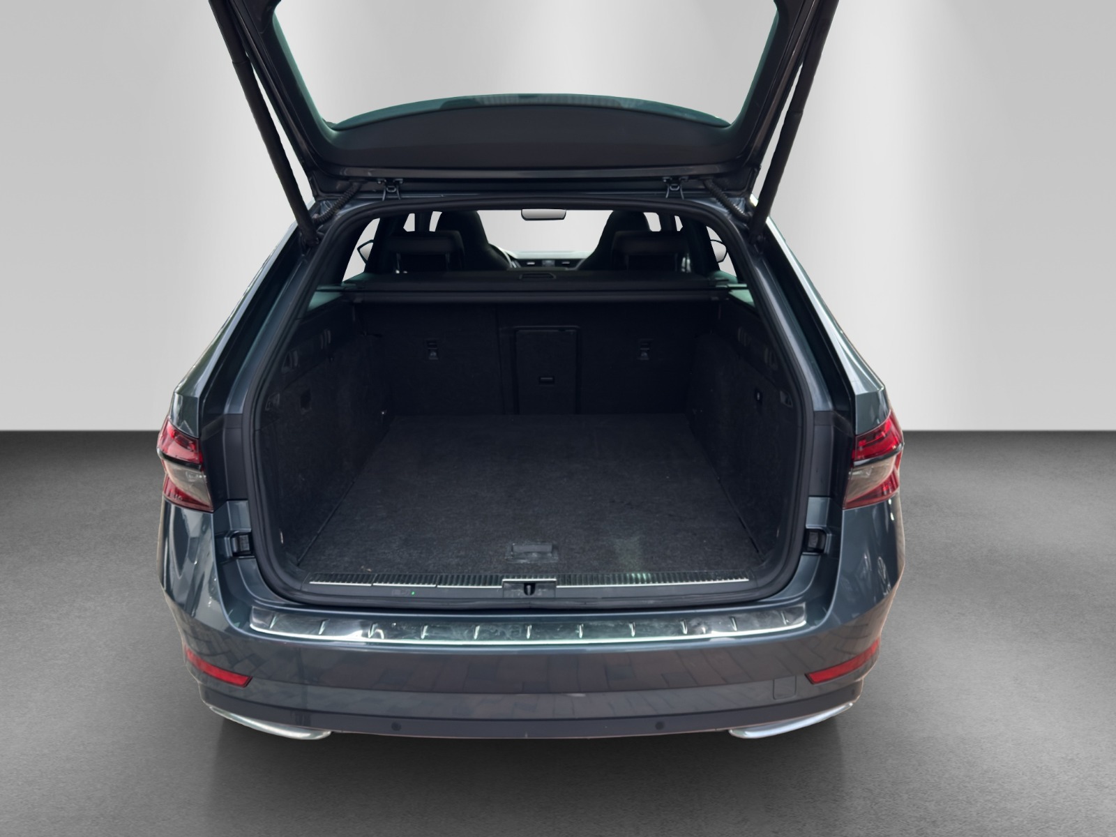 SKODA Superb Combi 2.0 TDi SportLine 4x4 DSG-image-13