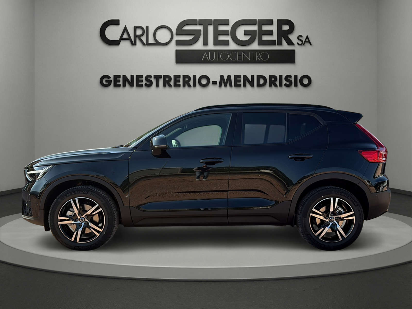 VOLVO XC40 B3 Benzin Mild Hybrid Plus Dark DCT-showroom-element-3