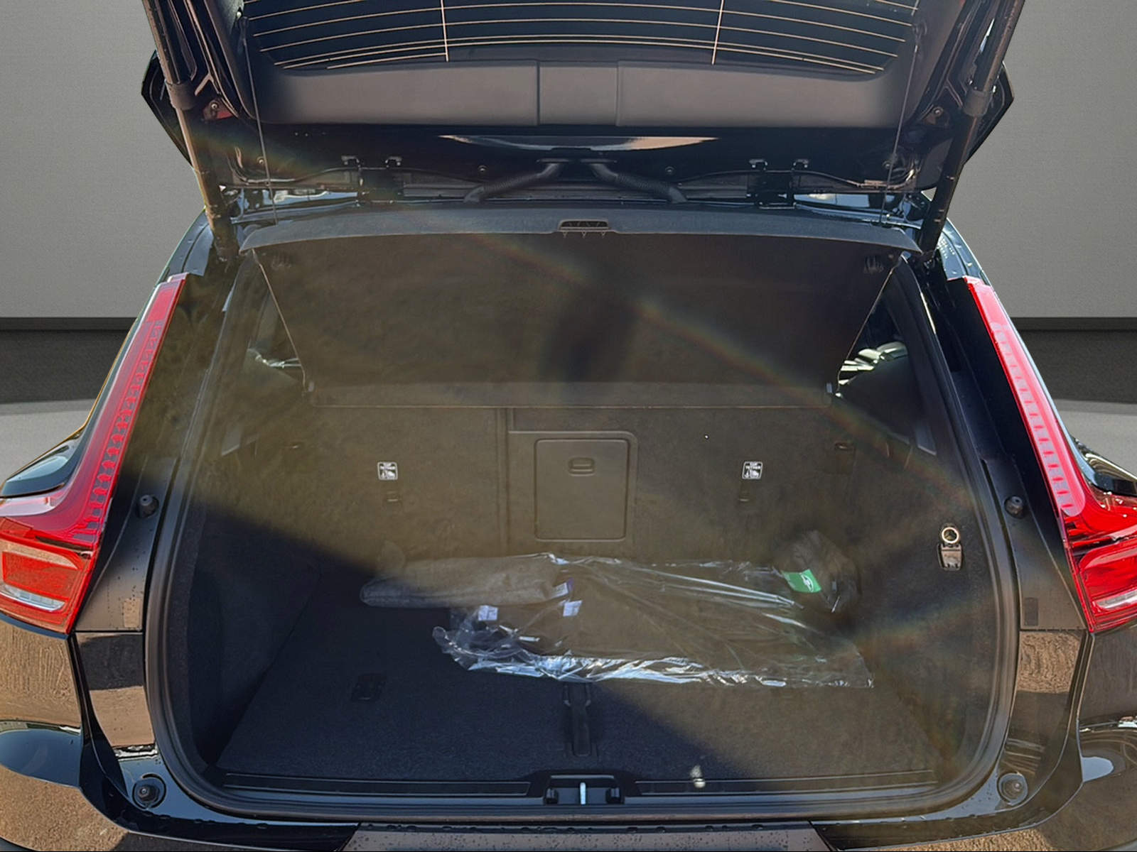 VOLVO XC40 B3 Benzin Mild Hybrid Plus Dark DCT-image-9