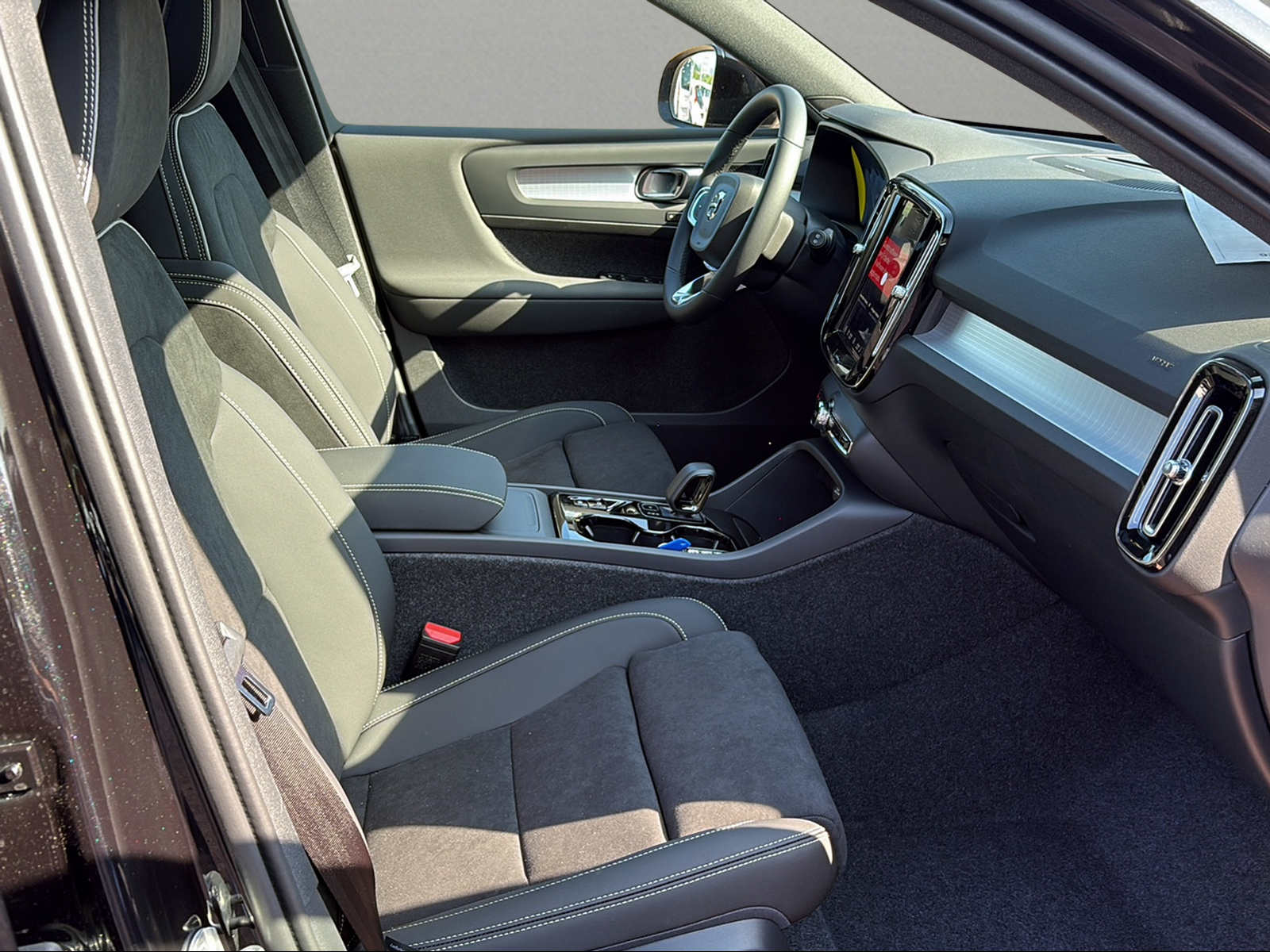 VOLVO XC40 B3 Benzin Mild Hybrid Plus Dark DCT-image-10