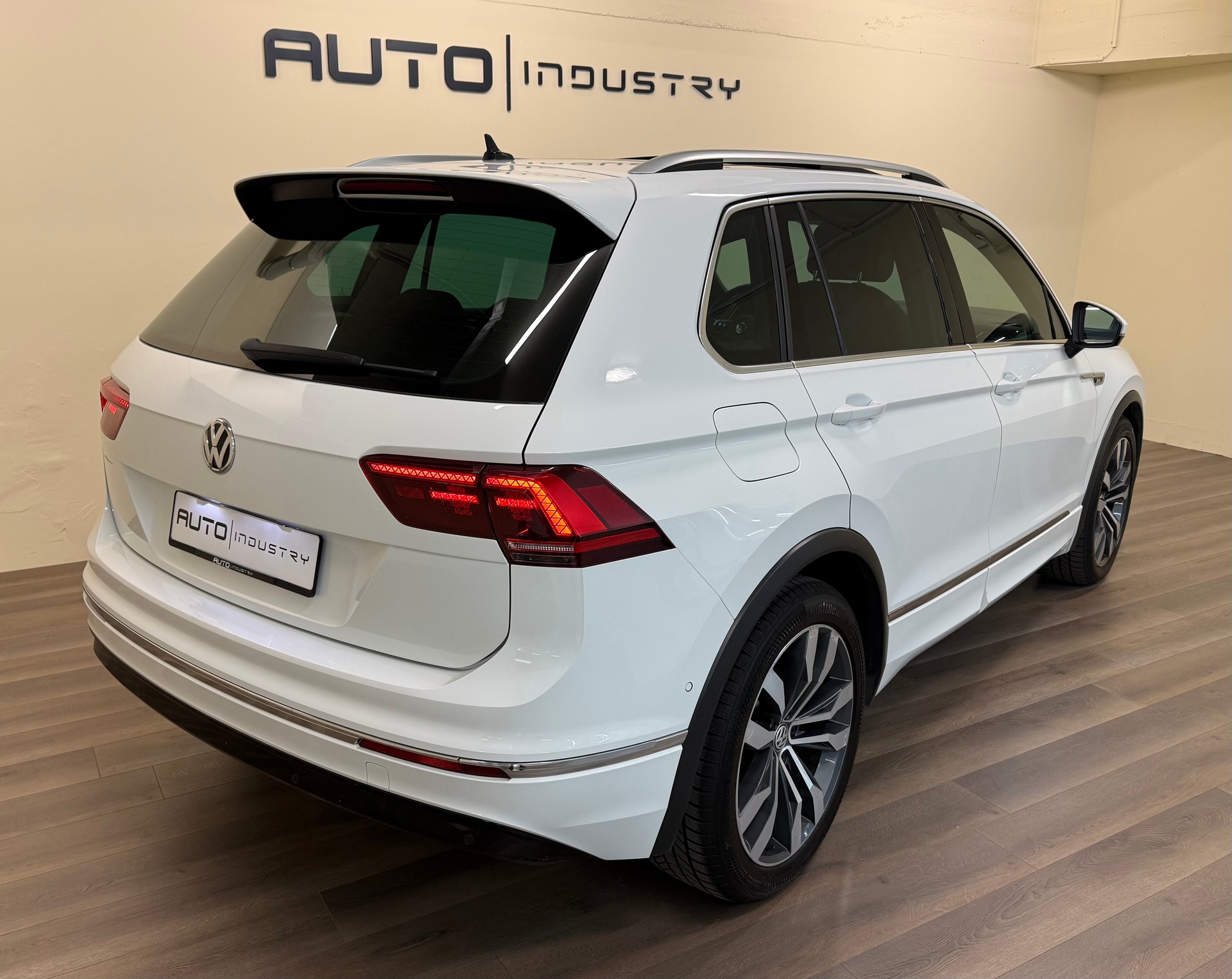 VW Tiguan 2.0 TDI SCR R-Line 4Motion DSG-image-4