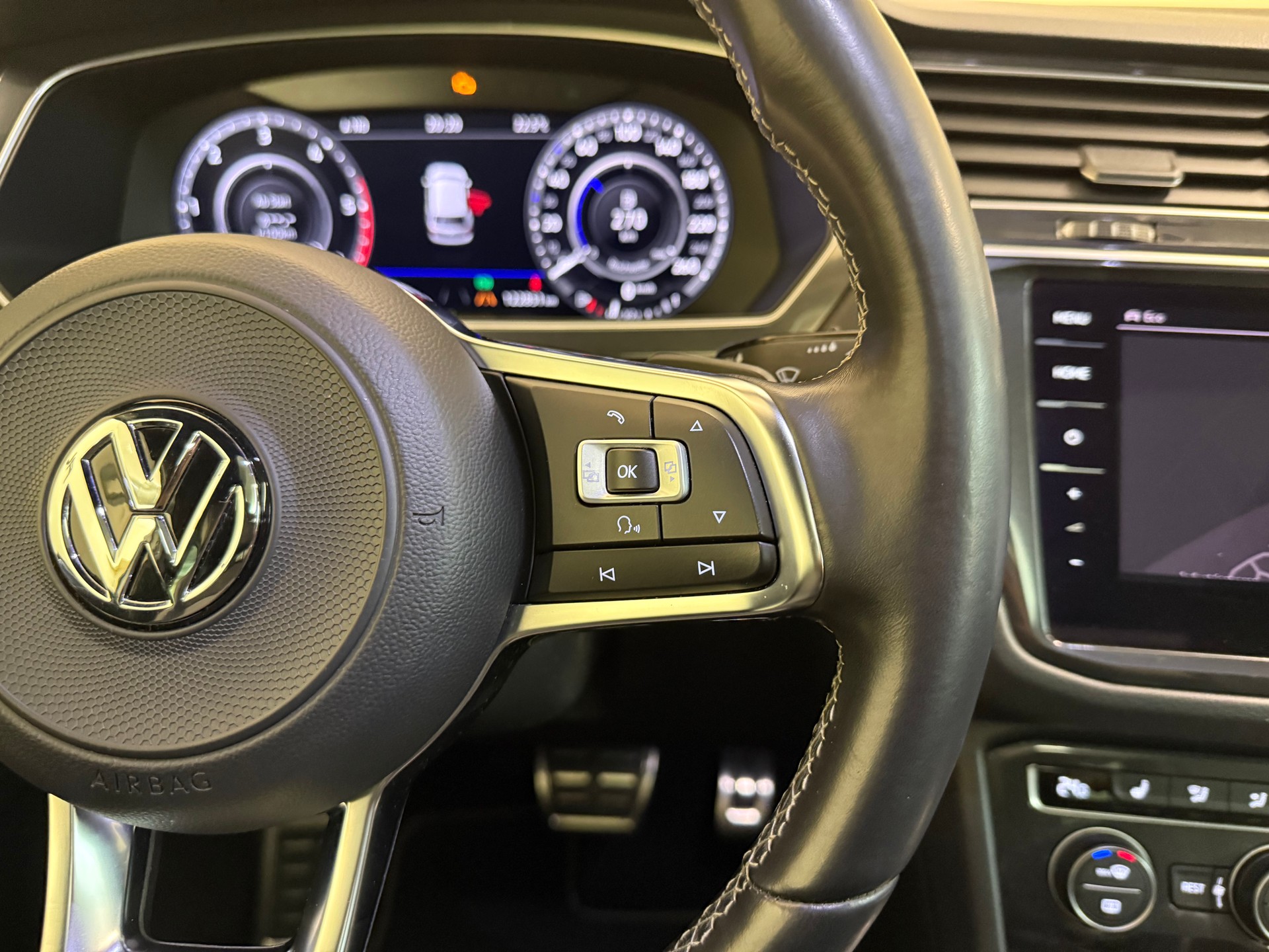 VW Tiguan 2.0 TDI SCR R-Line 4Motion DSG-image-18