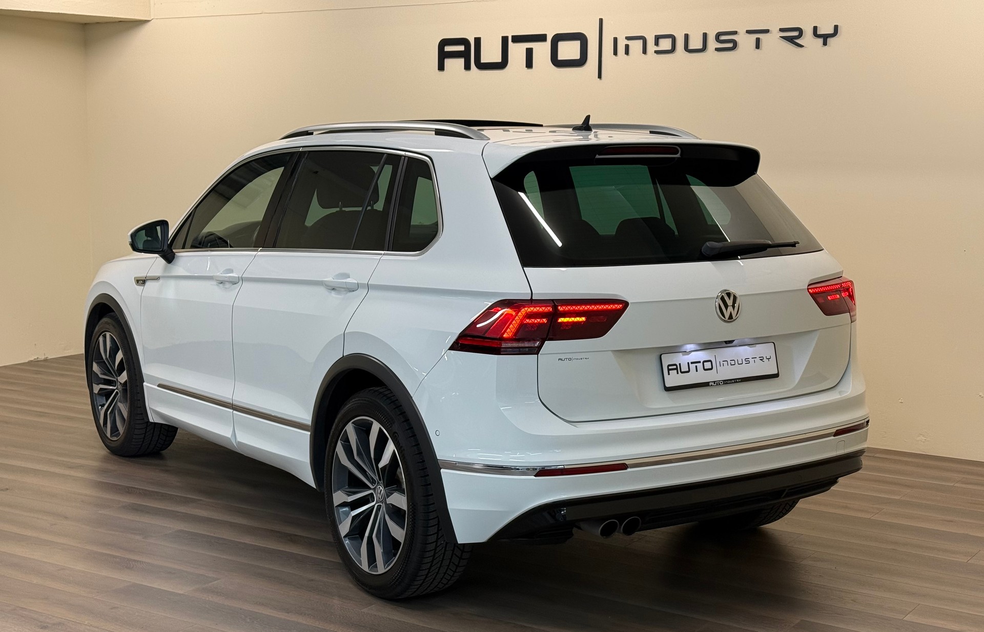 VW Tiguan 2.0 TDI SCR R-Line 4Motion DSG-image-10