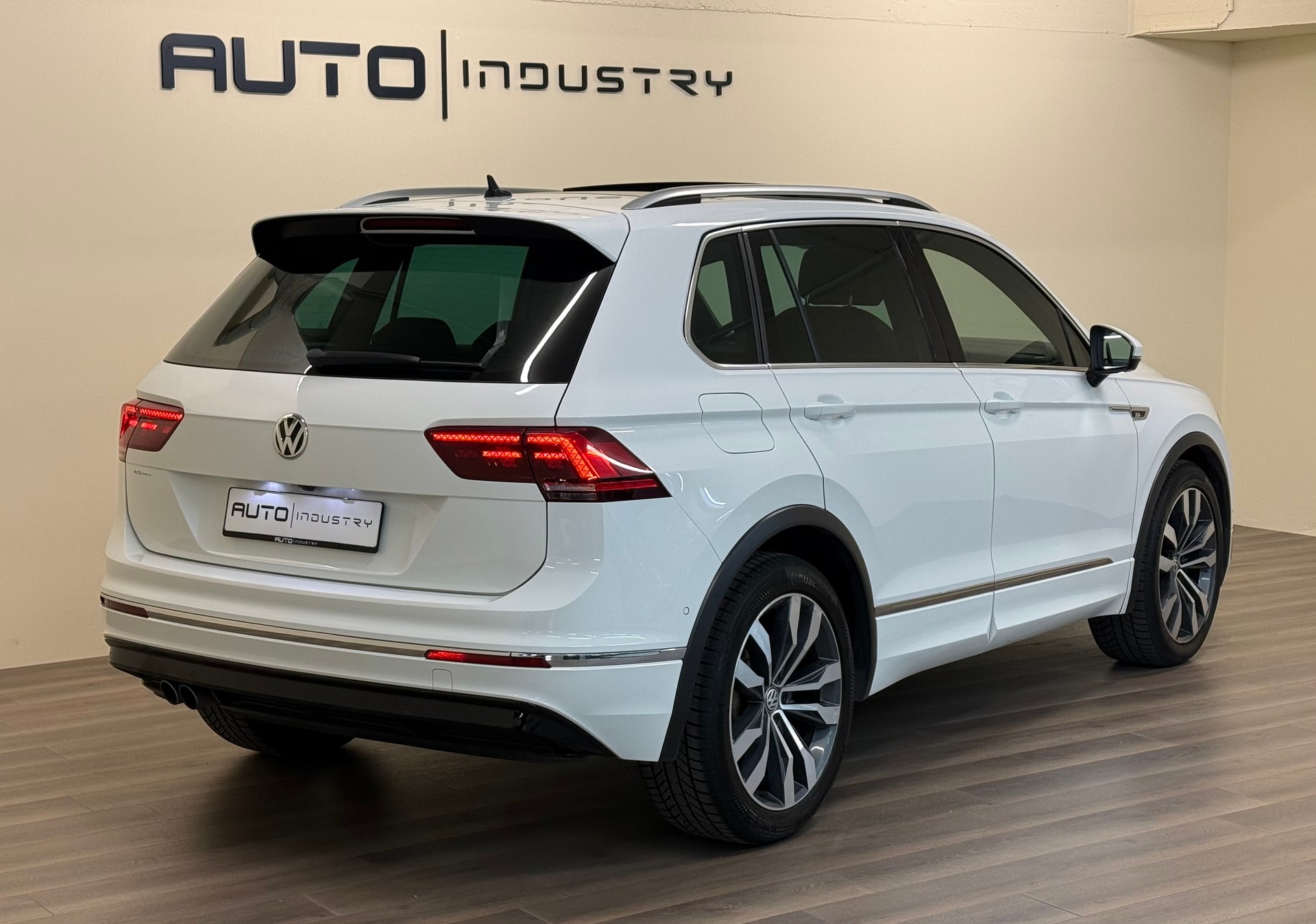 VW Tiguan 2.0 TDI SCR R-Line 4Motion DSG-showroom-element-3