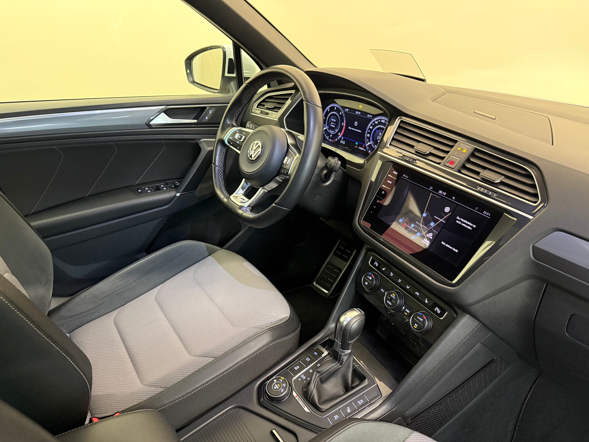 VW Tiguan 2.0 TDI SCR R-Line 4Motion DSG-image-28
