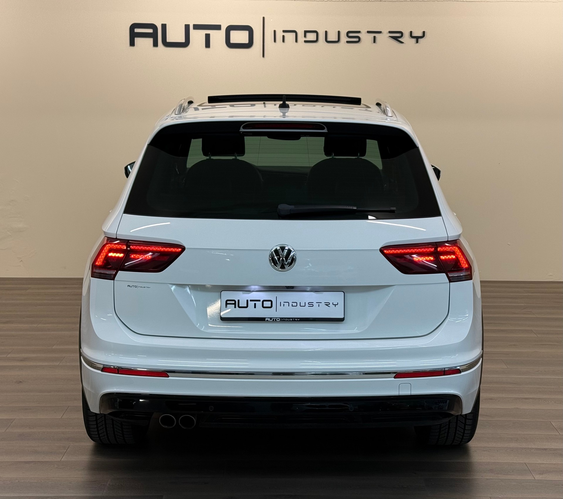 VW Tiguan 2.0 TDI SCR R-Line 4Motion DSG-image-8