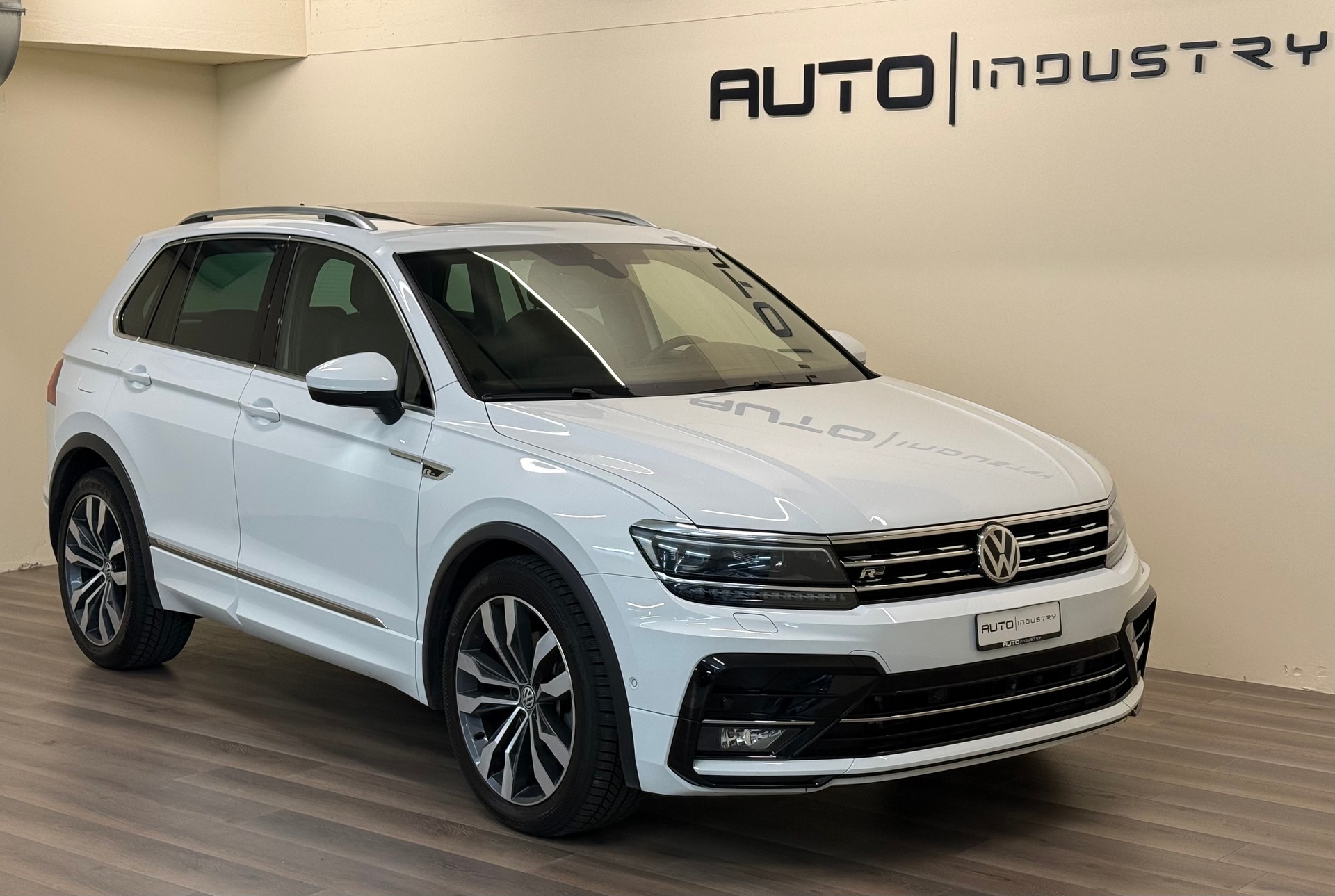 VW Tiguan 2.0 TDI SCR R-Line 4Motion DSG-image-5