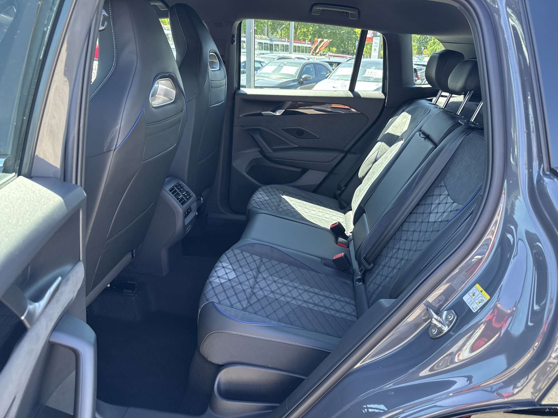 VW Tiguan 1.5 TSi evo2 mHEV R-Line DSG-Automat-image-6