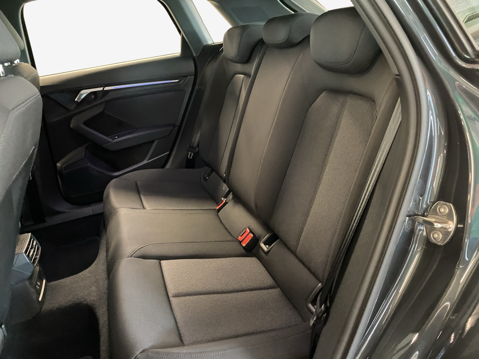 AUDI A3 Sportback 35 TFSI Attraction S-tronic-image-11