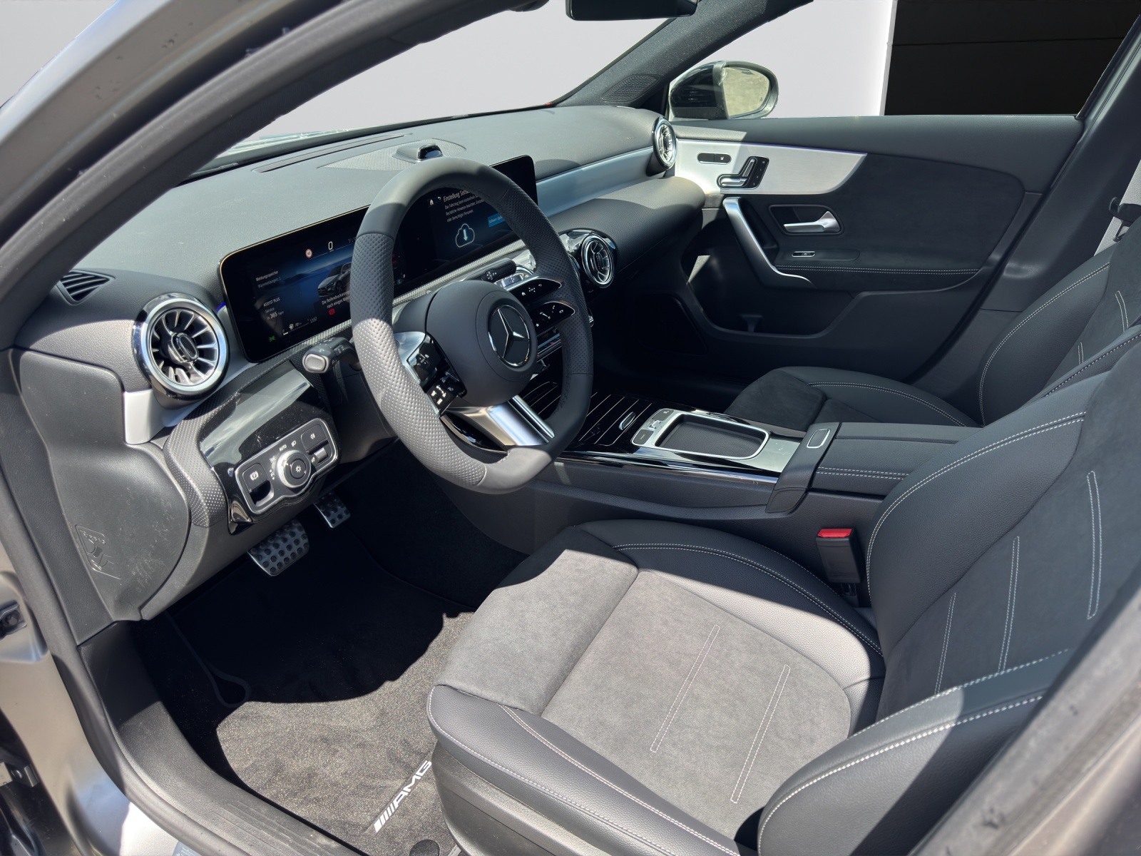 MERCEDES-BENZ A 200 Night Star 7G-DCT-image-4