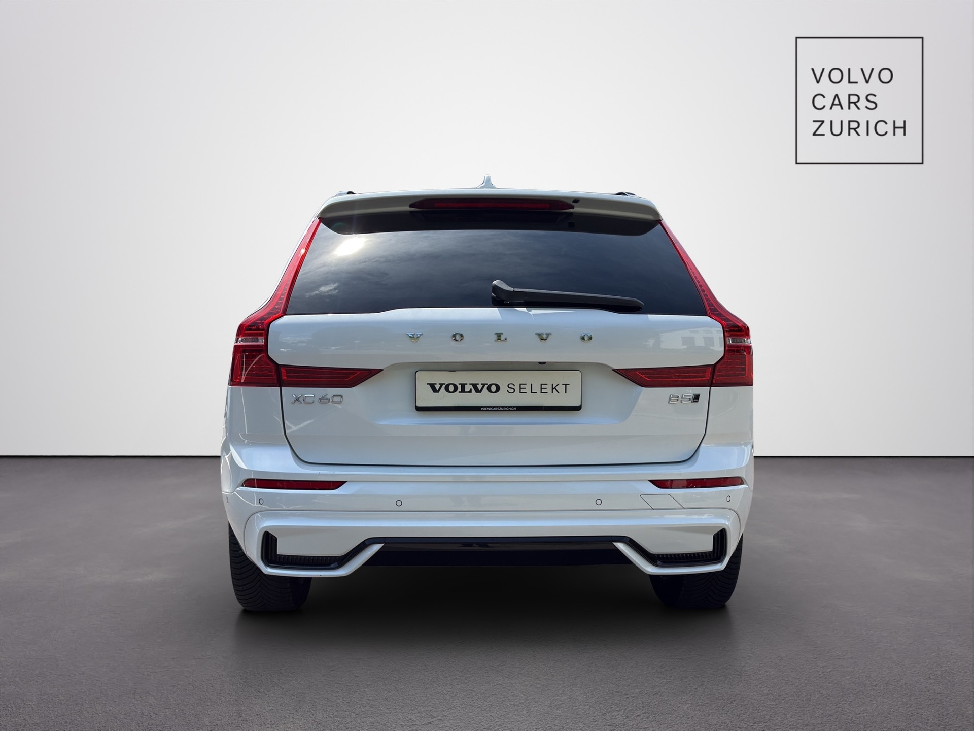 VOLVO XC60 2.0 B5 MH Plus Dark AWD-image-5