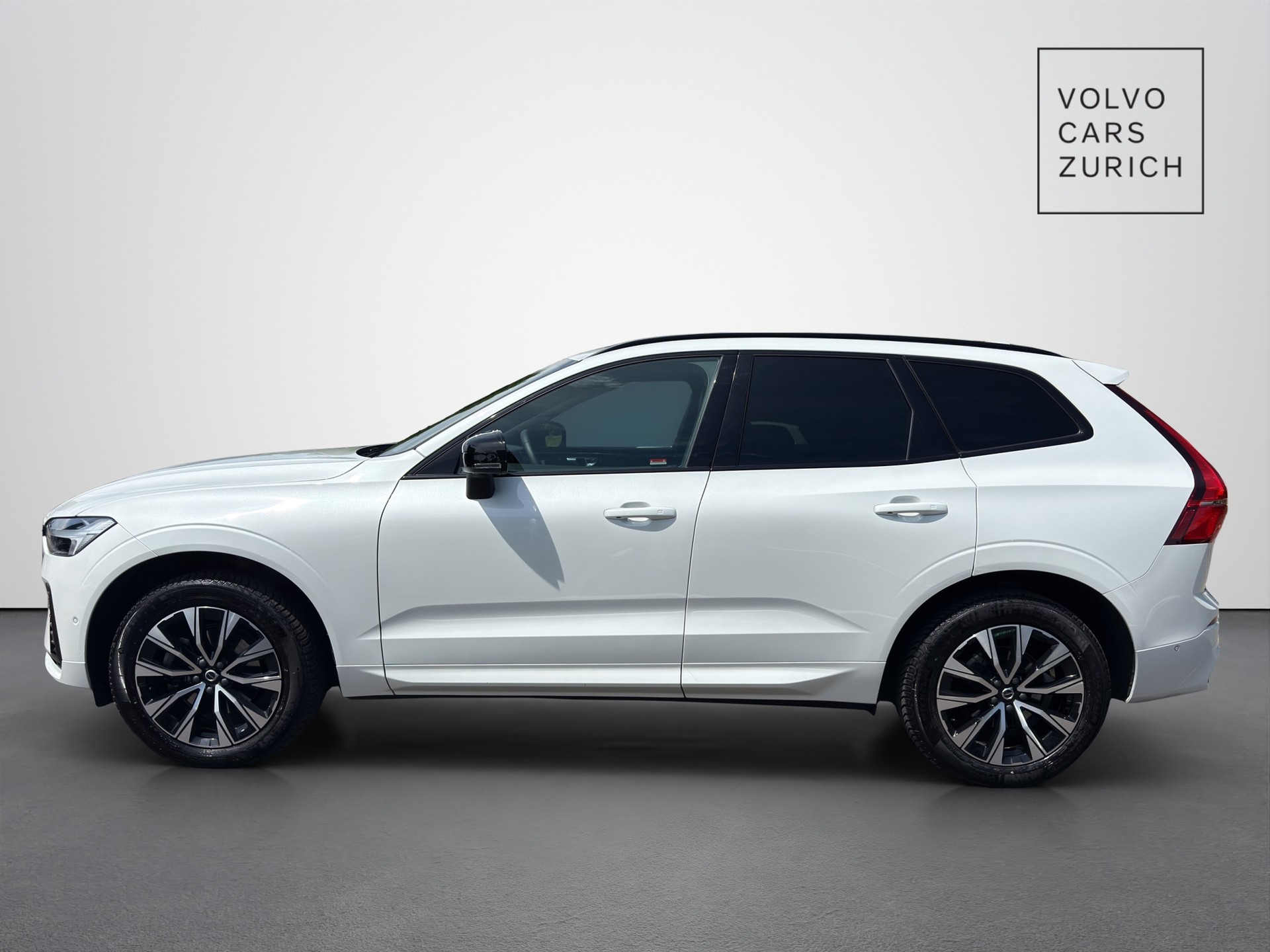 VOLVO XC60 2.0 B5 MH Plus Dark AWD-image-2