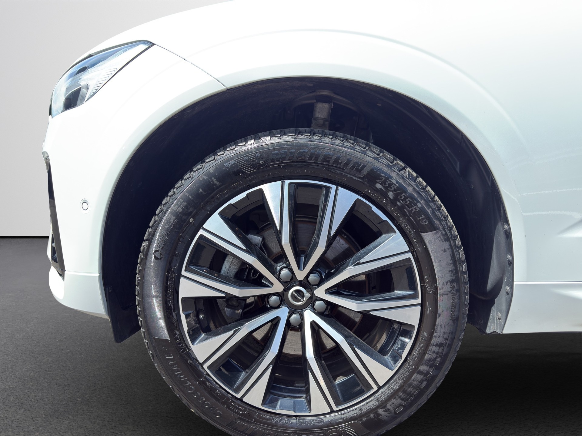 VOLVO XC60 2.0 B5 MH Plus Dark AWD-image-6
