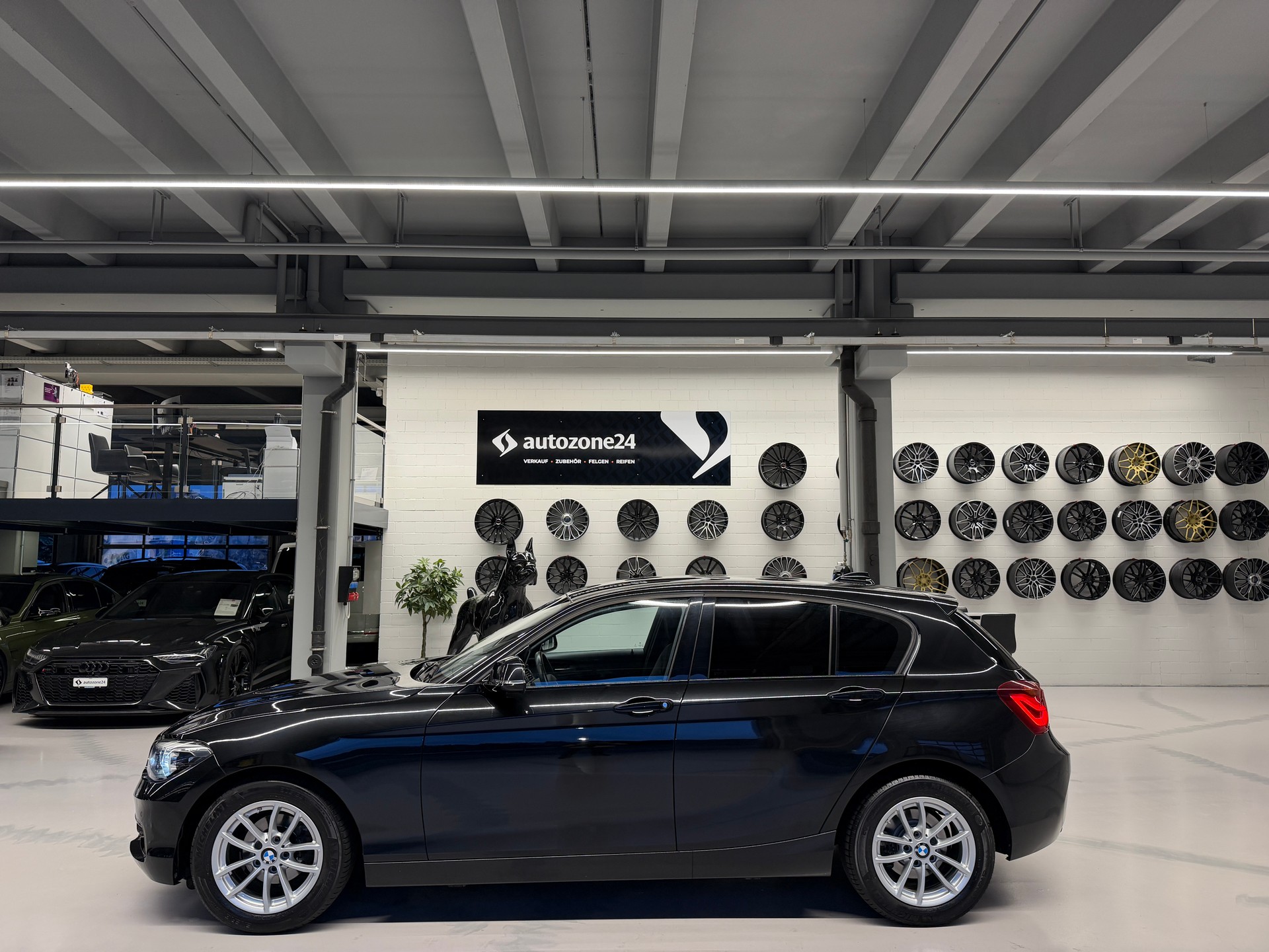 BMW 118i *CH-Auto*Gratis Service*Garantie*Edition Sport Line Shadow*-image-8