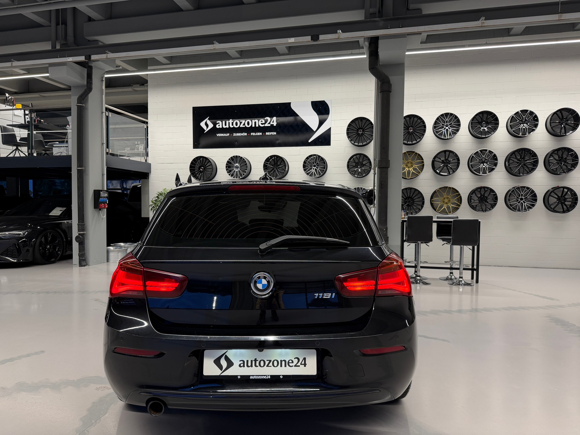 BMW 118i *CH-Auto*Gratis Service*Garantie*Edition Sport Line Shadow*-image-7
