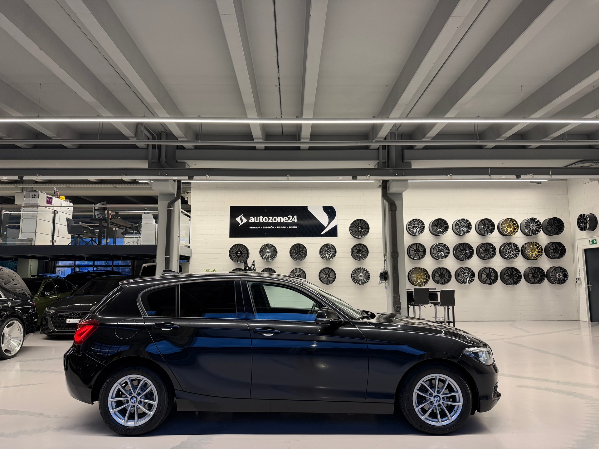 BMW 118i *CH-Auto*Gratis Service*Garantie*Edition Sport Line Shadow*-image-9