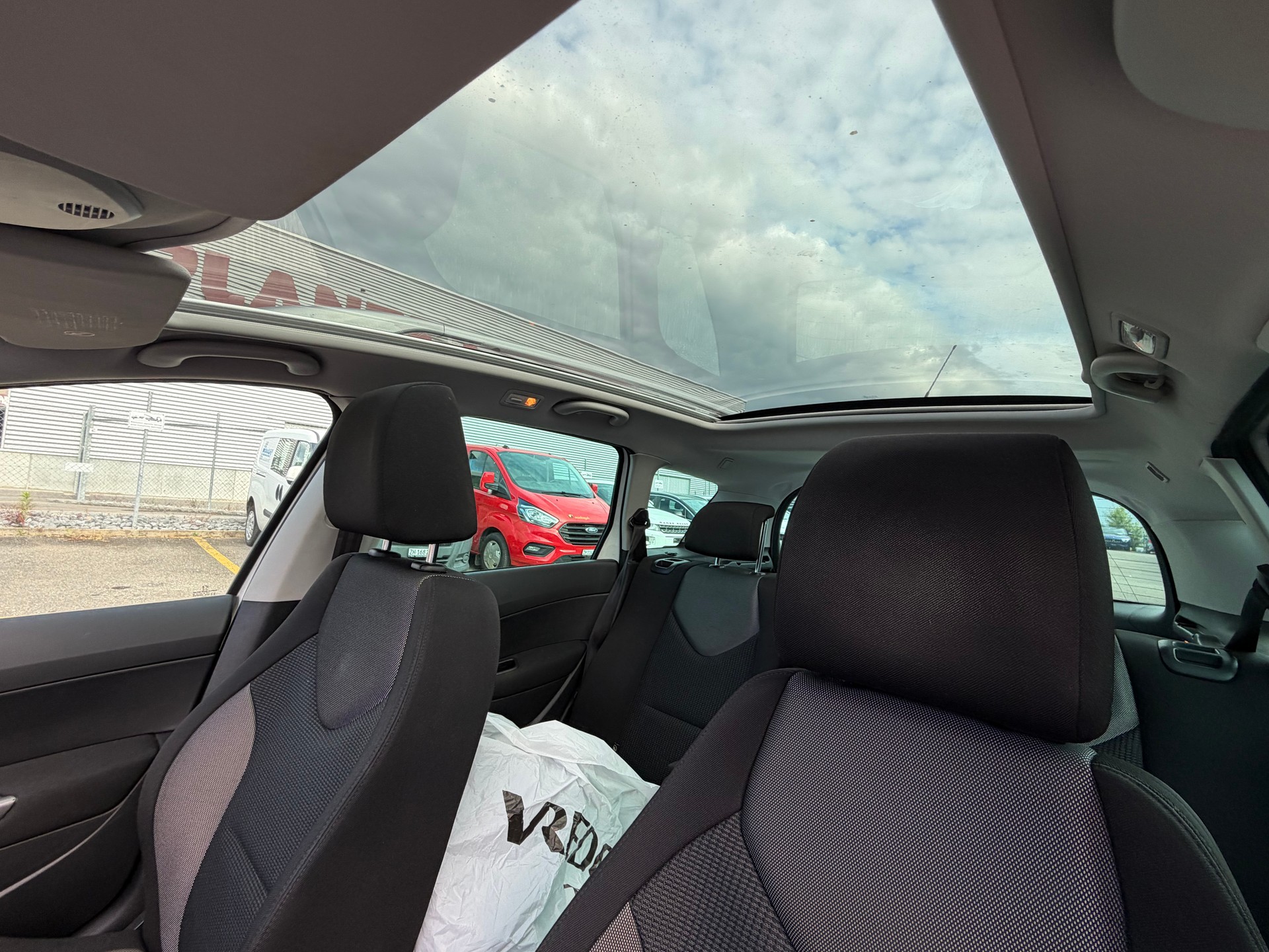 PEUGEOT 308 SW 1.6 HDI Allure EGS6-image-7