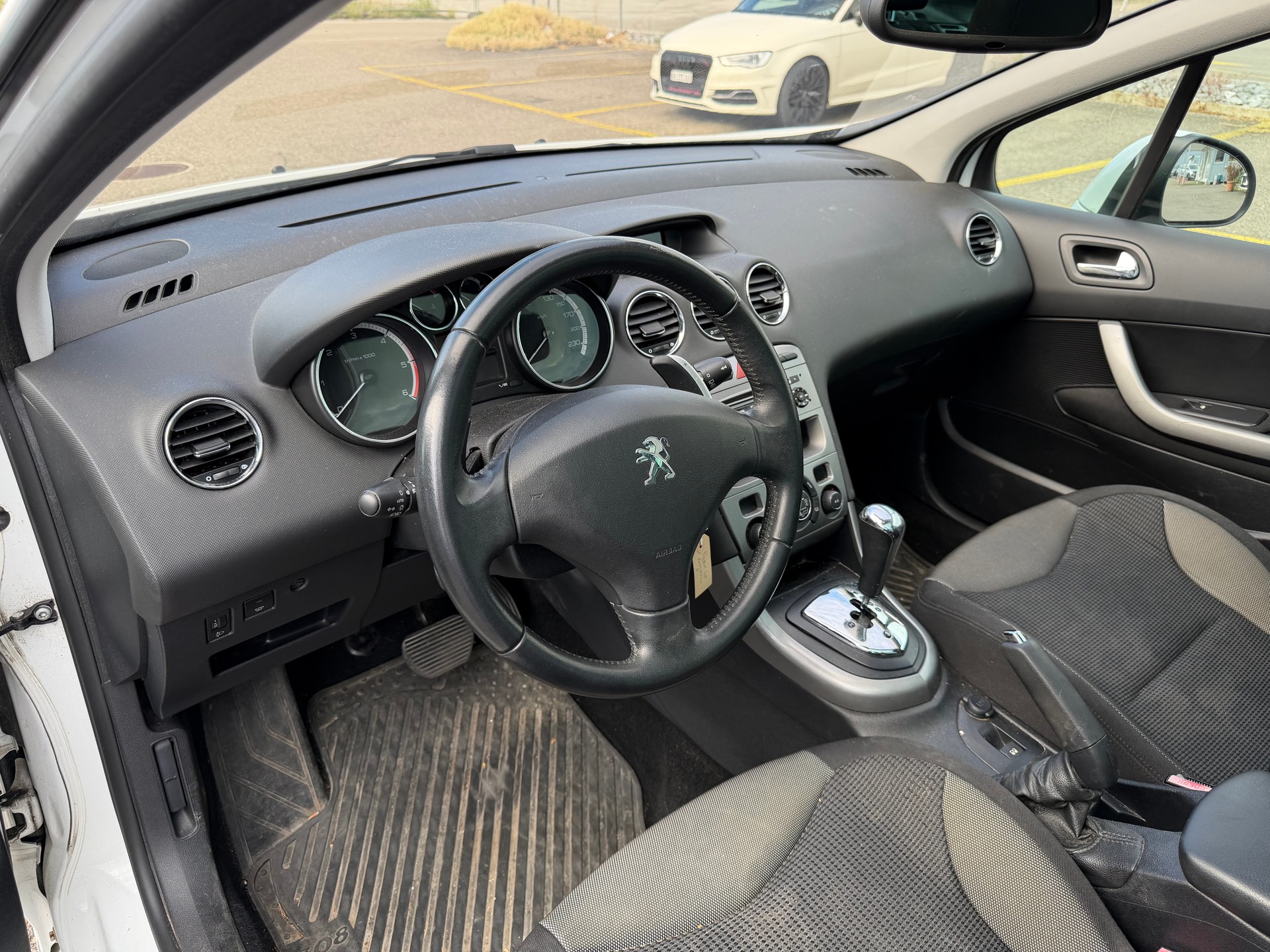 PEUGEOT 308 SW 1.6 HDI Allure EGS6-image-8