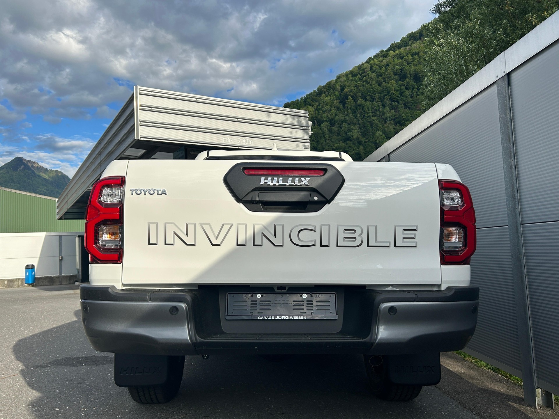 TOYOTA Hilux Double Cab.-Pick-up 2.8 D-4D MHEV 204 Invincible-image-4