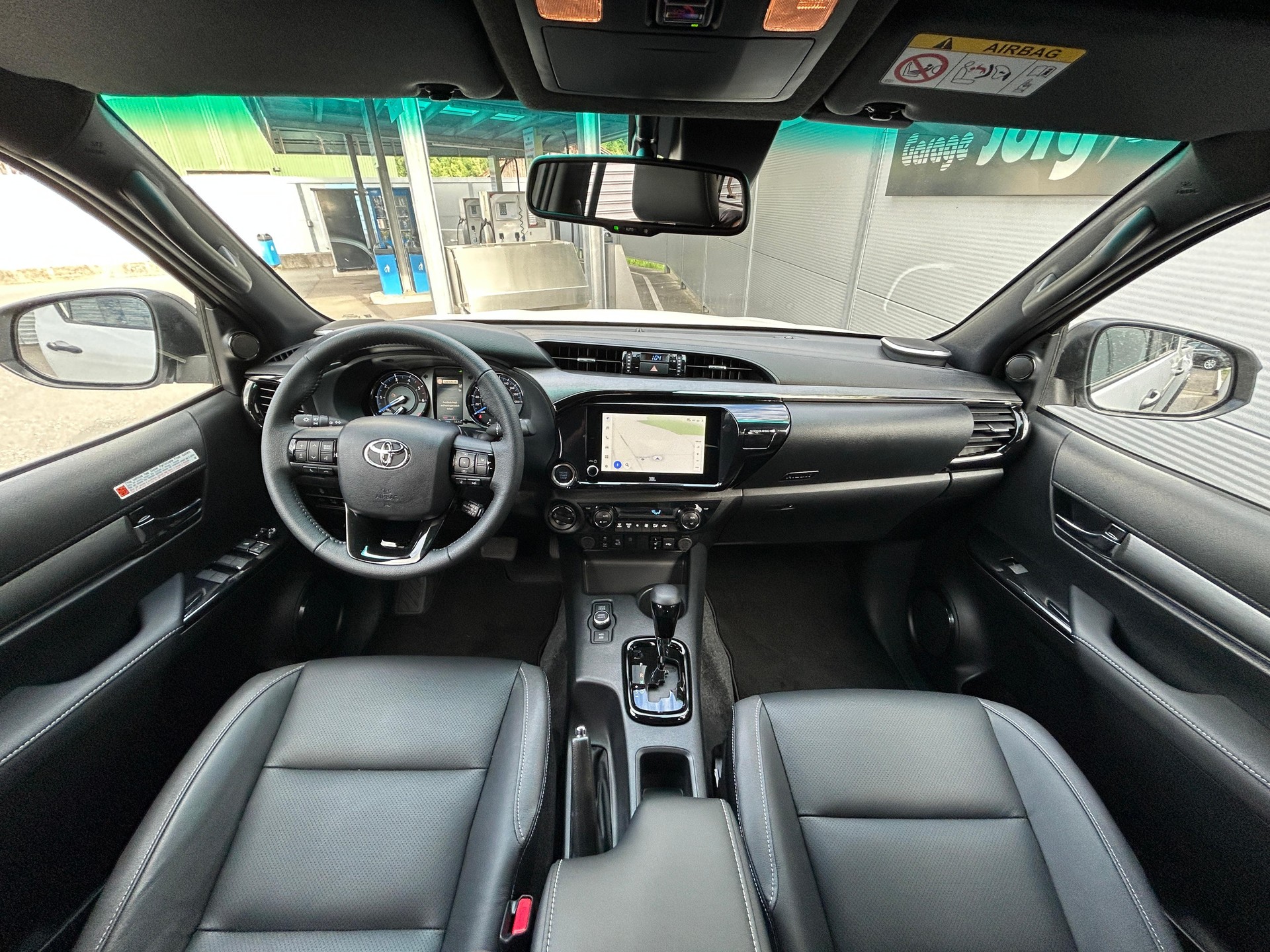 TOYOTA Hilux Double Cab.-Pick-up 2.8 D-4D MHEV 204 Invincible-image-6