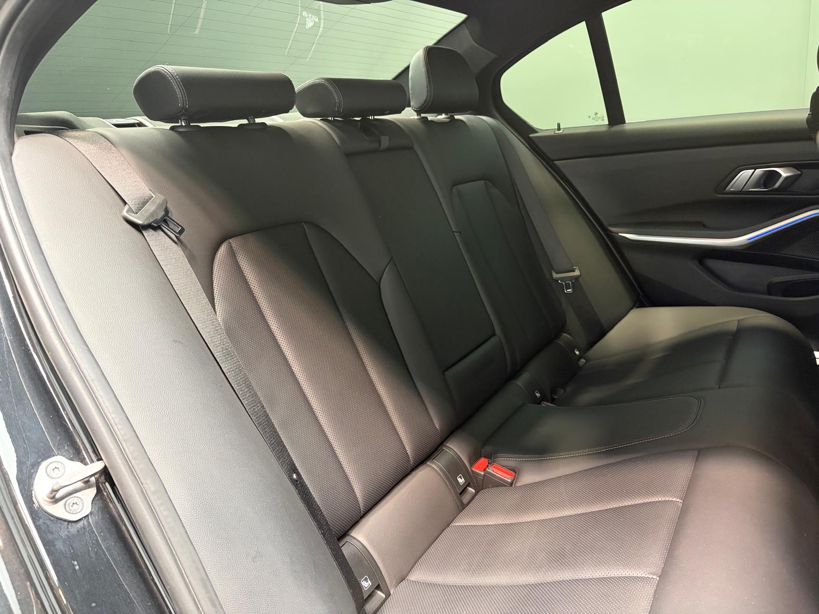BMW 320i Steptronic M Sport-image-14