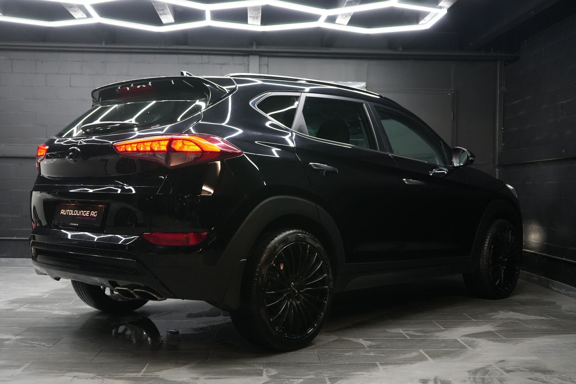 HYUNDAI Tucson 2.0 CRDI Black Edition 4WD Automatic-image-6