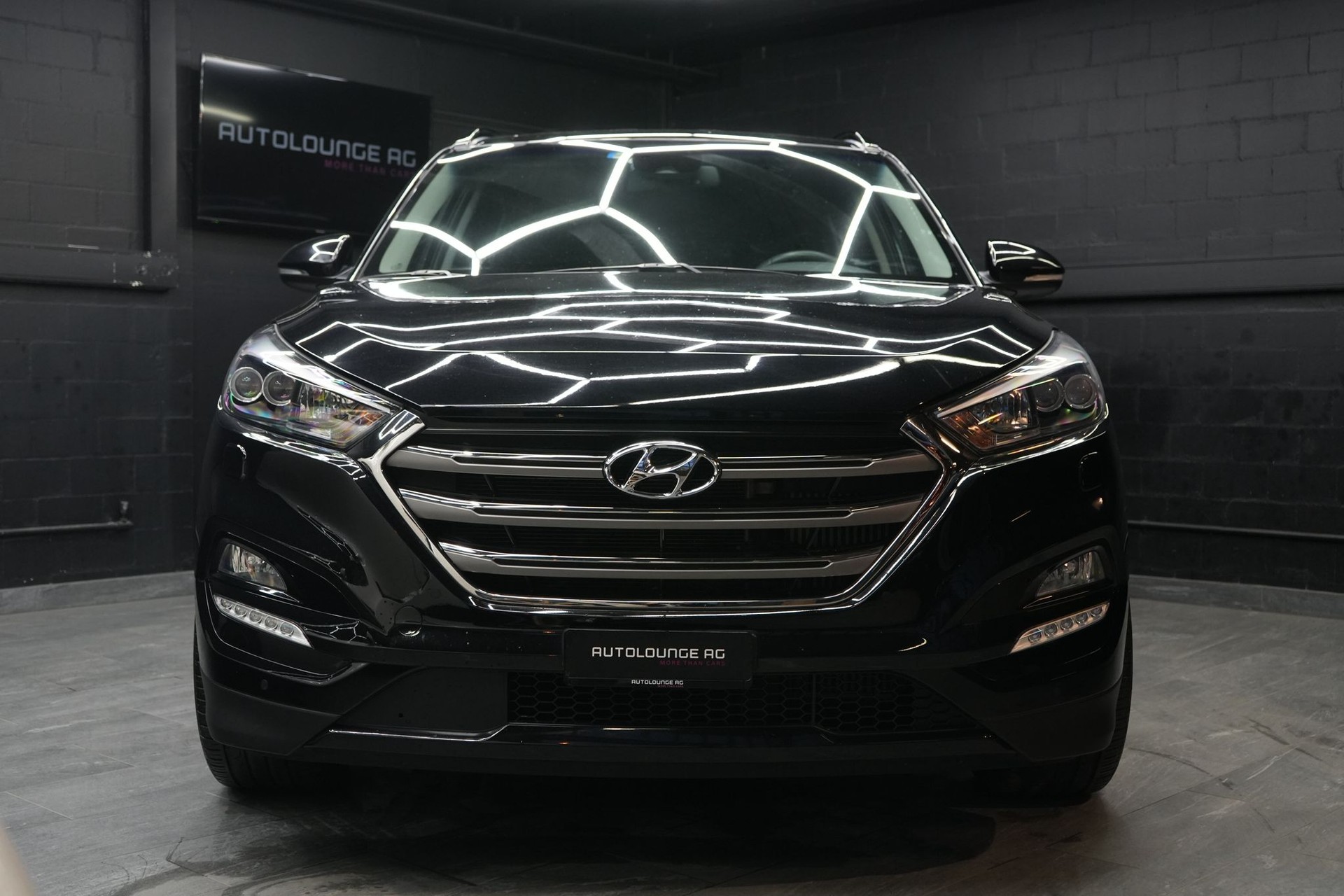 HYUNDAI Tucson 2.0 CRDI Black Edition 4WD Automatic-image-5