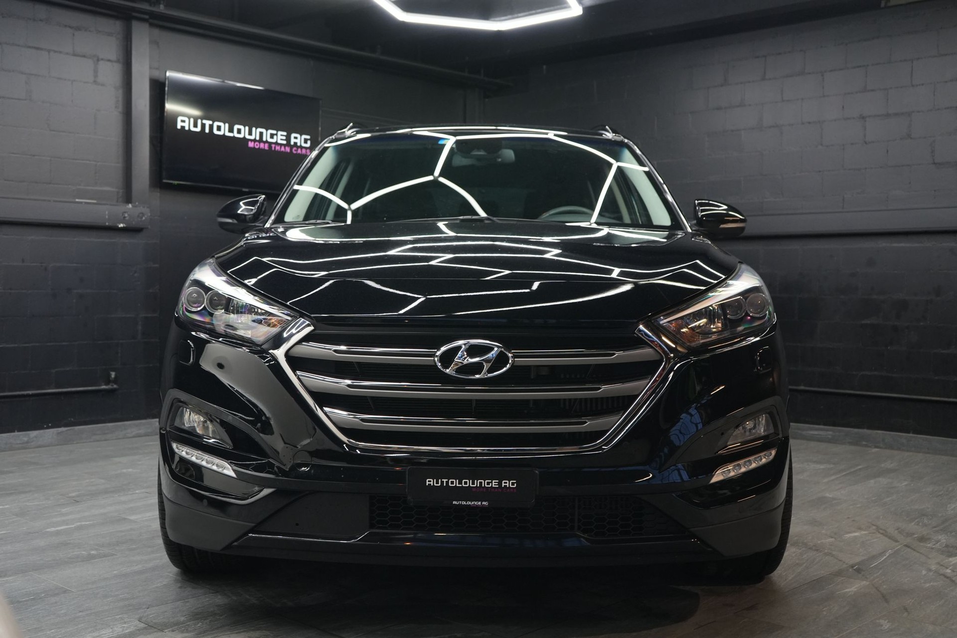 HYUNDAI Tucson 2.0 CRDI Black Edition 4WD Automatic-image-4