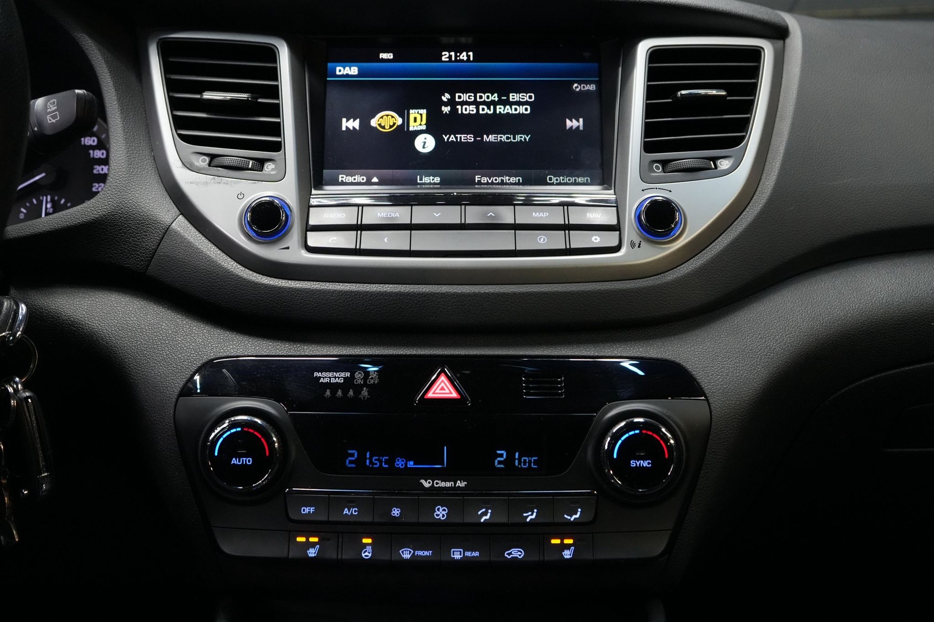 HYUNDAI Tucson 2.0 CRDI Black Edition 4WD Automatic-image-14