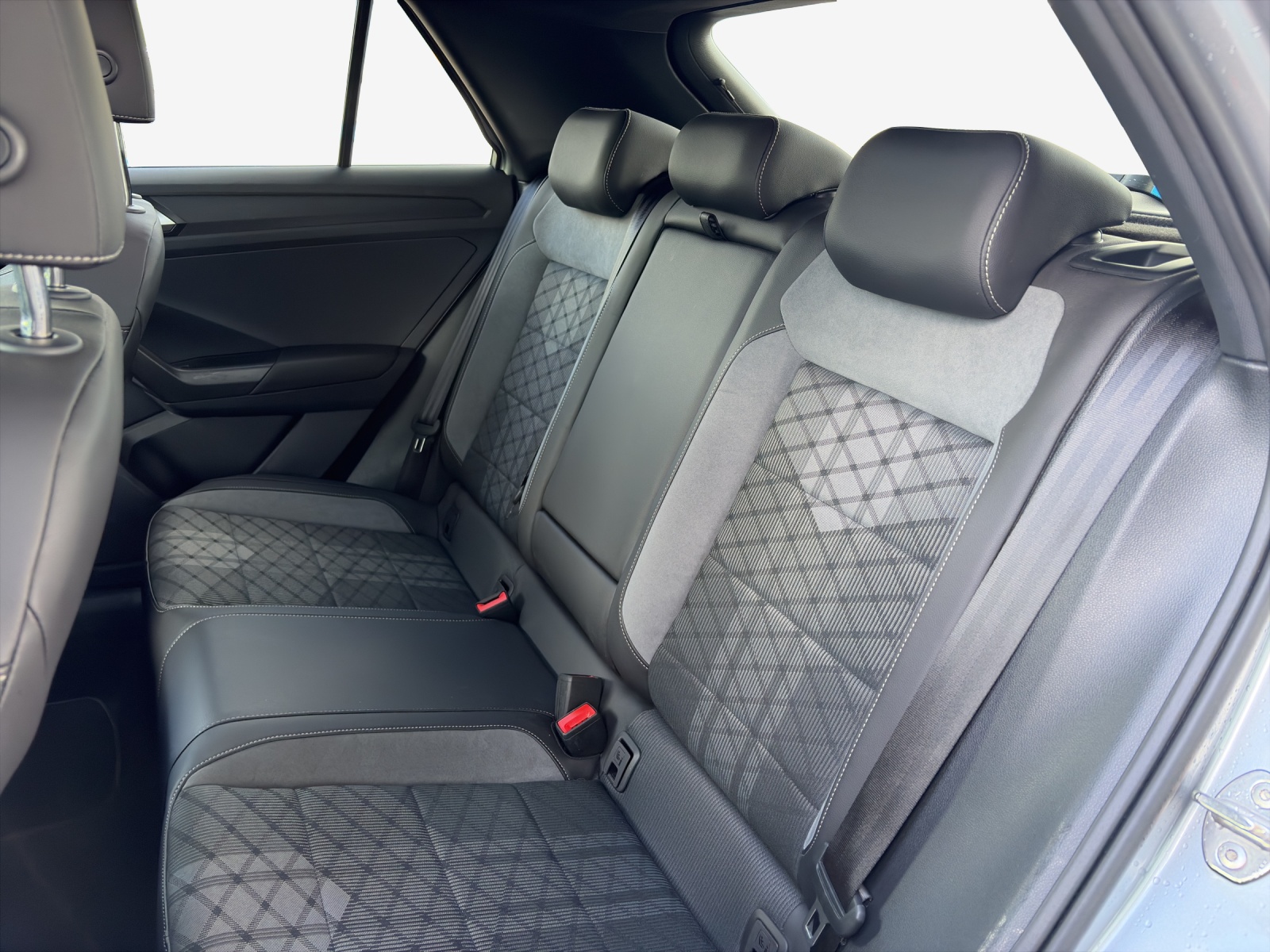 VW T-Roc 2.0 TSI R-Line DSG 4Motion-image-11
