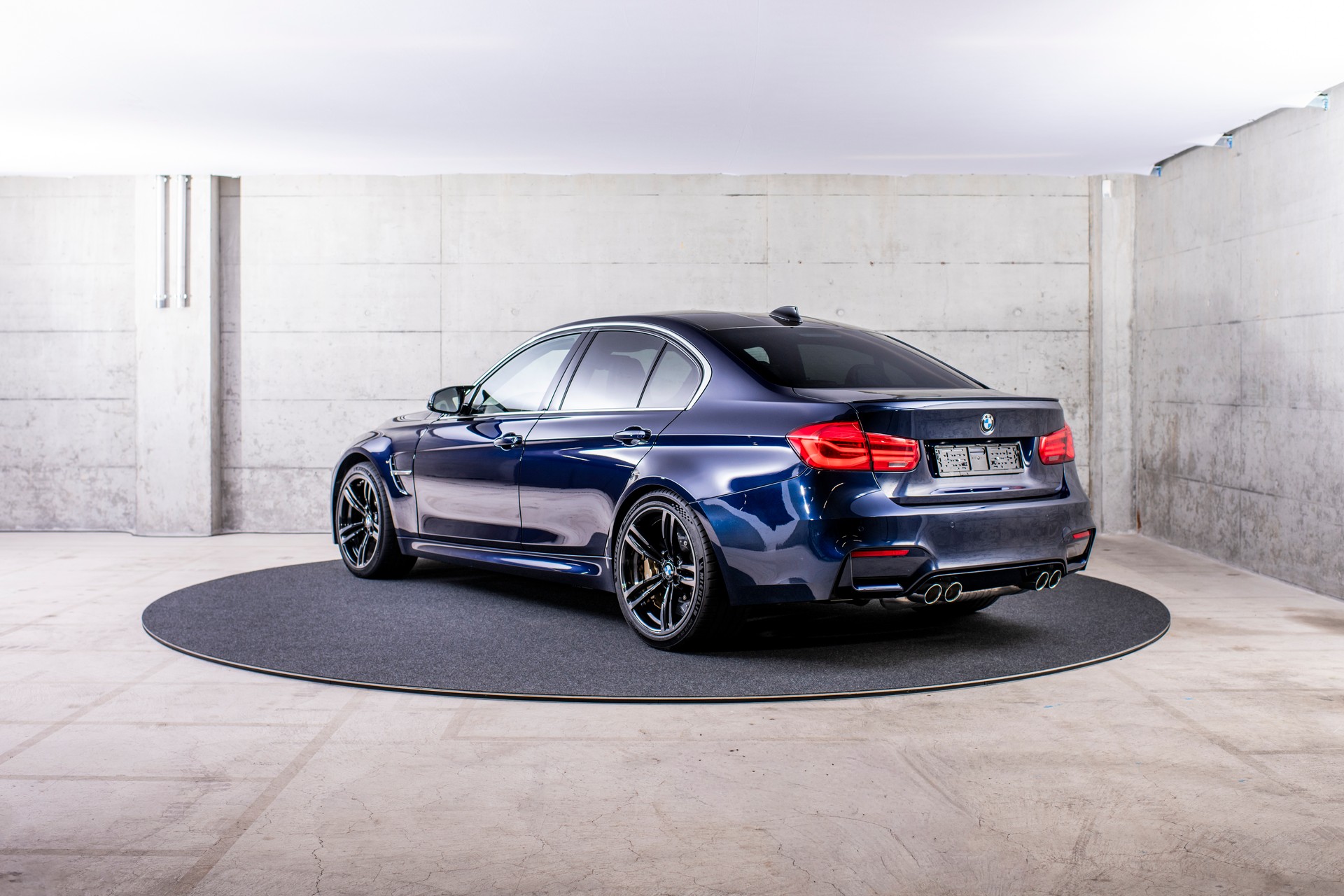 BMW M3-image-2