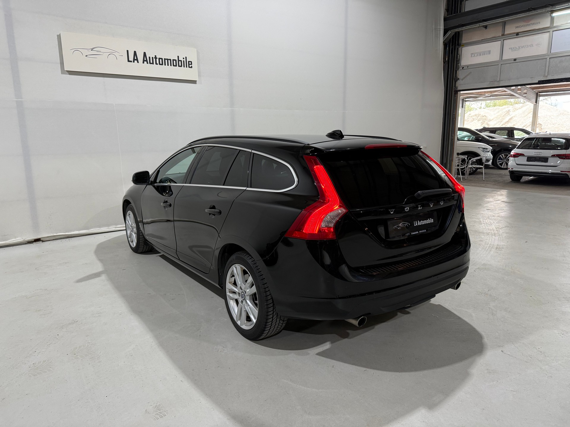 VOLVO V60 T6 AWD Momentum Geartronic-image-9