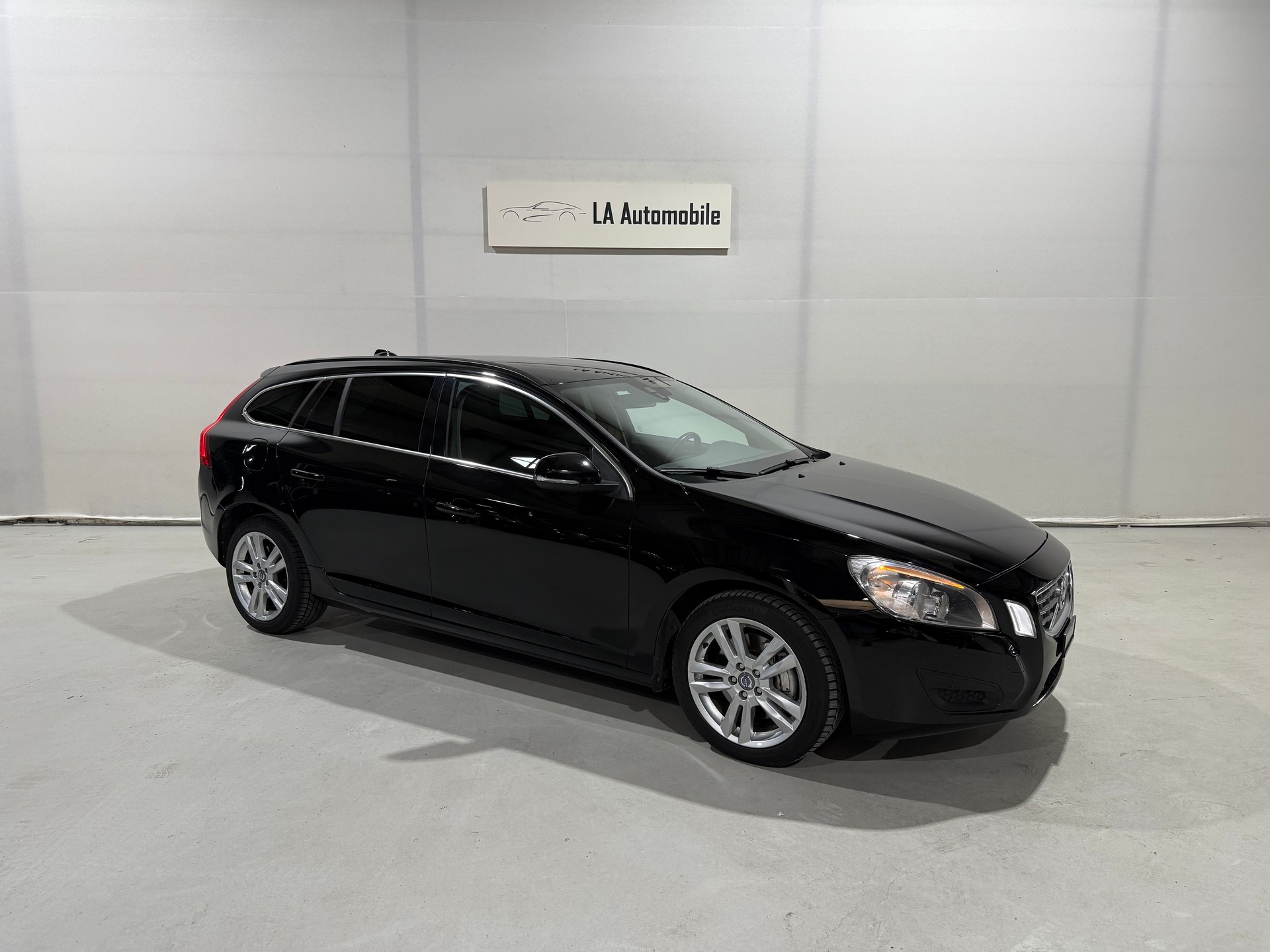 VOLVO V60 T6 AWD Momentum Geartronic-image-5