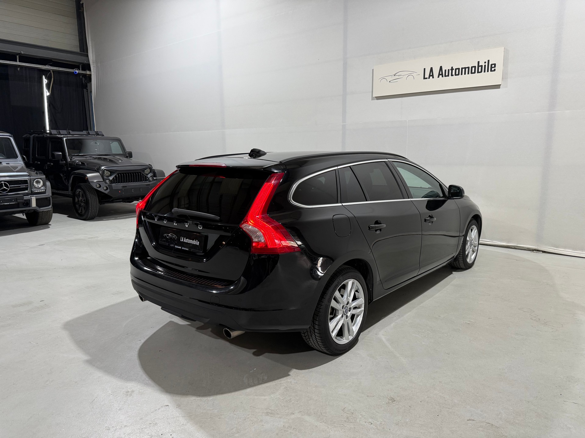 VOLVO V60 T6 AWD Momentum Geartronic-image-8