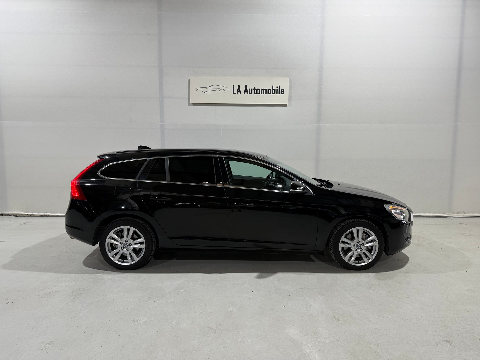 VOLVO V60 T6 AWD Momentum Geartronic-image-6
