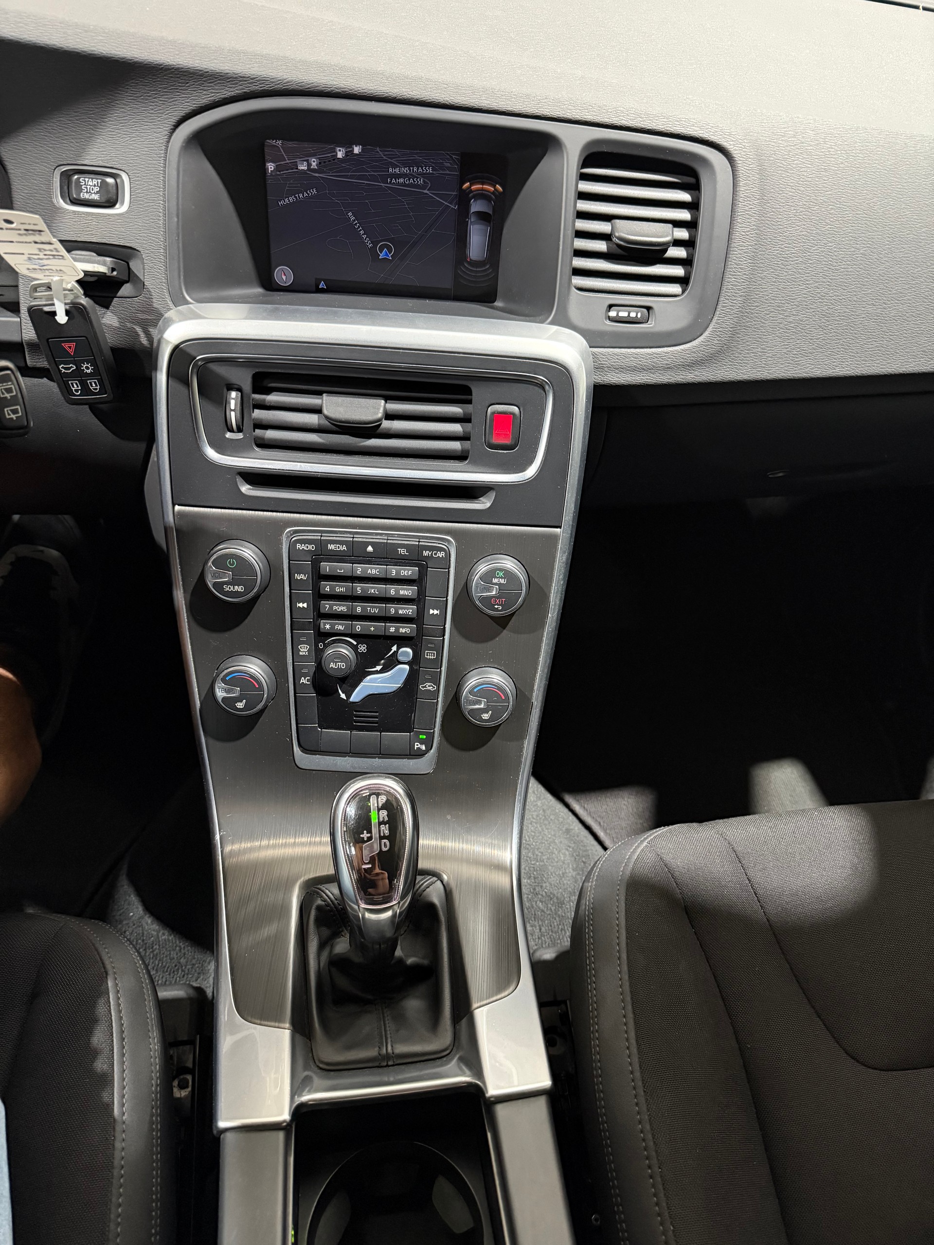 VOLVO V60 T6 AWD Momentum Geartronic-image-15