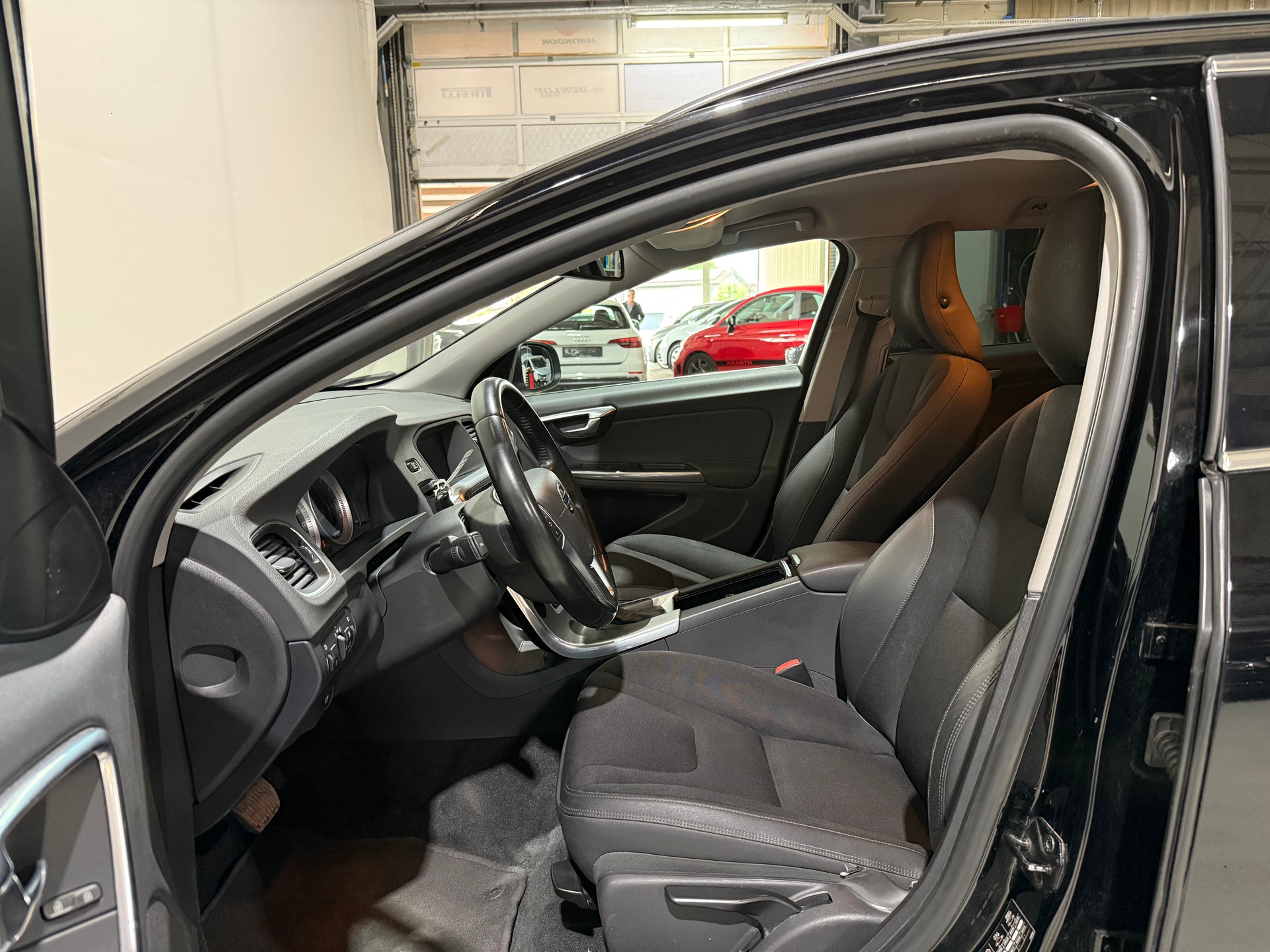 VOLVO V60 T6 AWD Momentum Geartronic-image-12