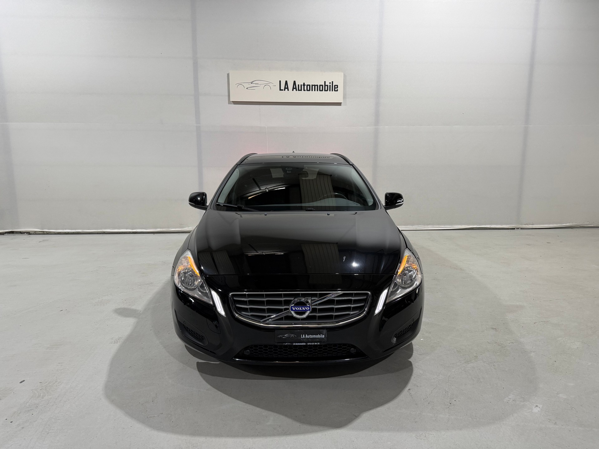 VOLVO V60 T6 AWD Momentum Geartronic-image-3