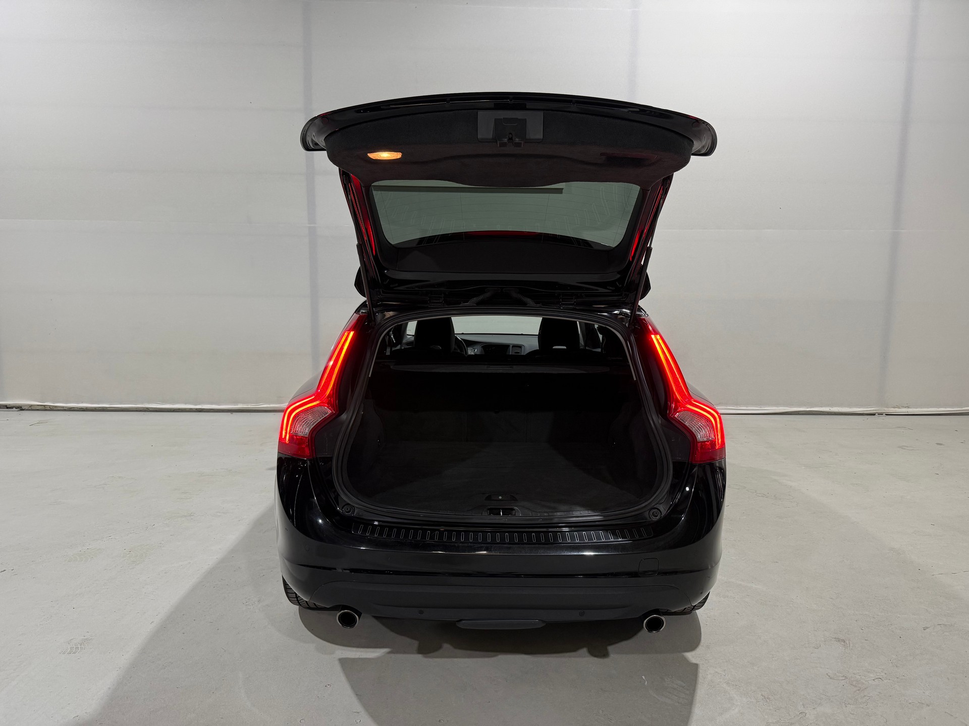 VOLVO V60 T6 AWD Momentum Geartronic-image-10
