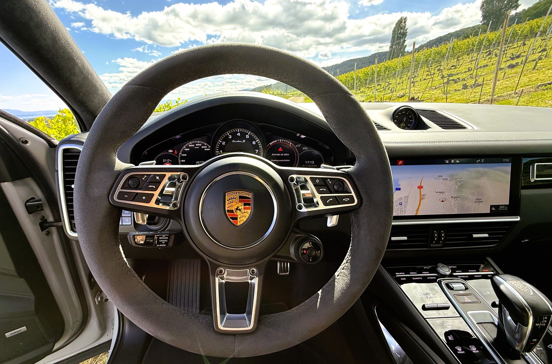 PORSCHE Cayenne Turbo Coupé S E-Hybrid-image-14