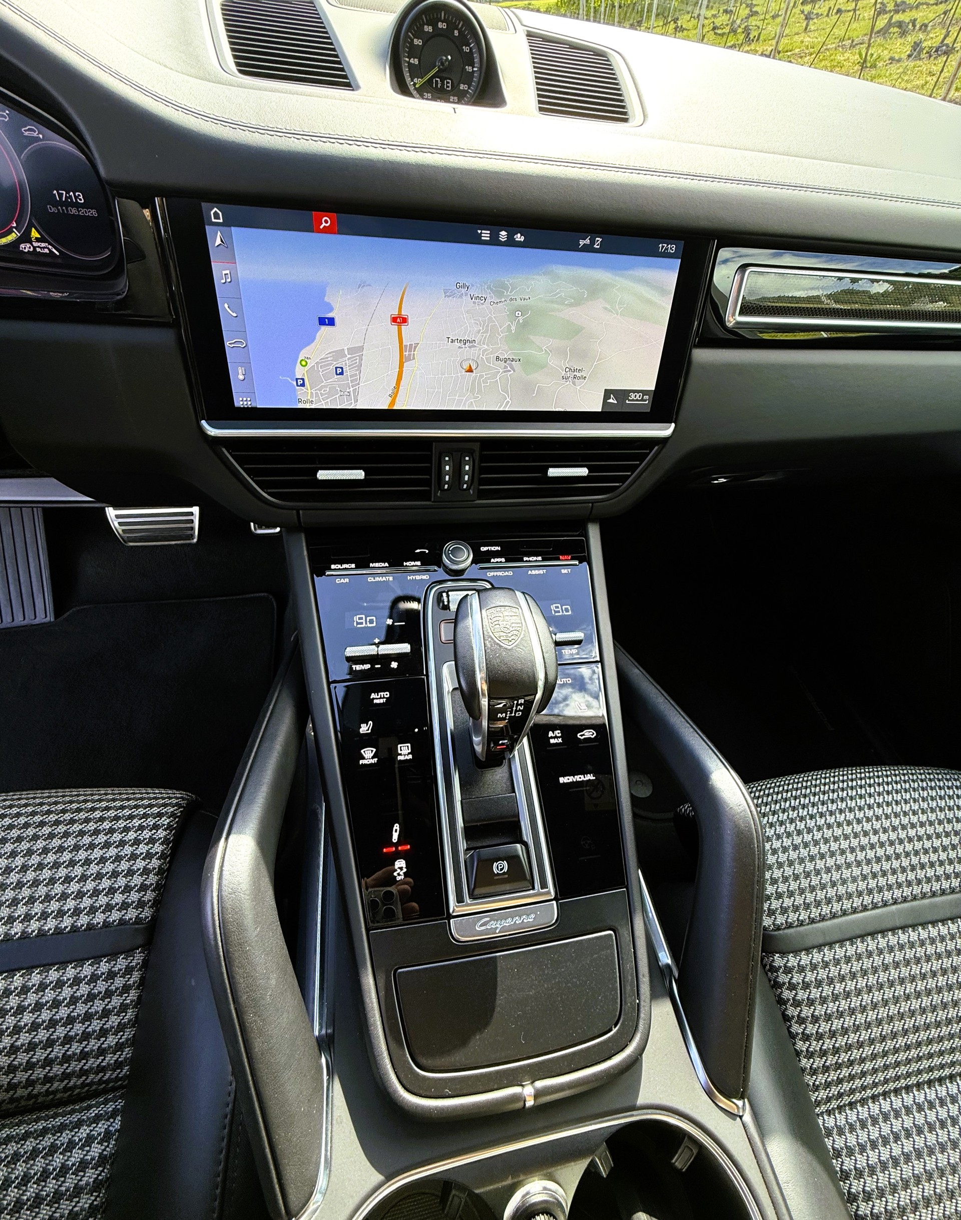 PORSCHE Cayenne Turbo Coupé S E-Hybrid-image-15