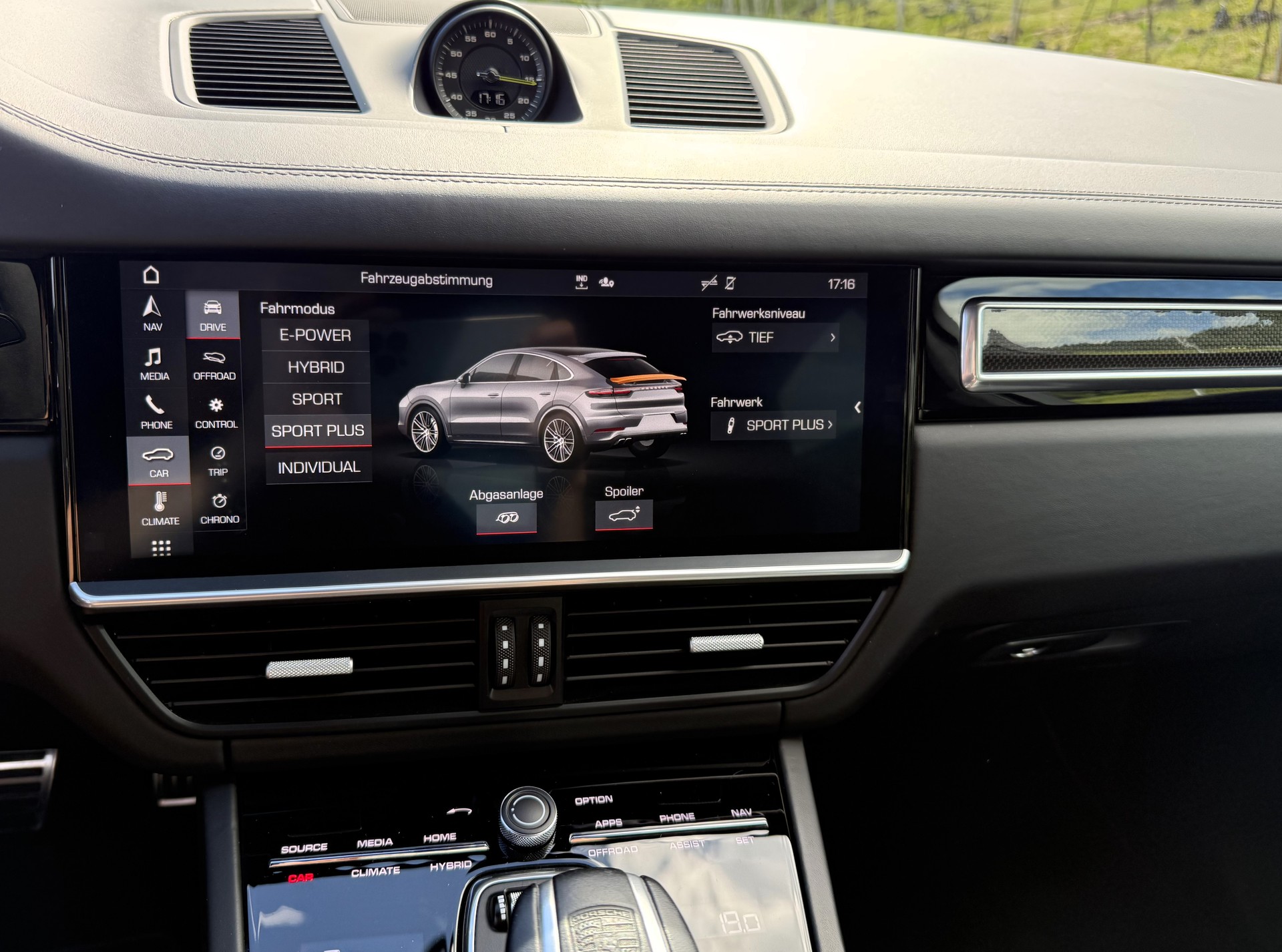PORSCHE Cayenne Turbo Coupé S E-Hybrid-image-25