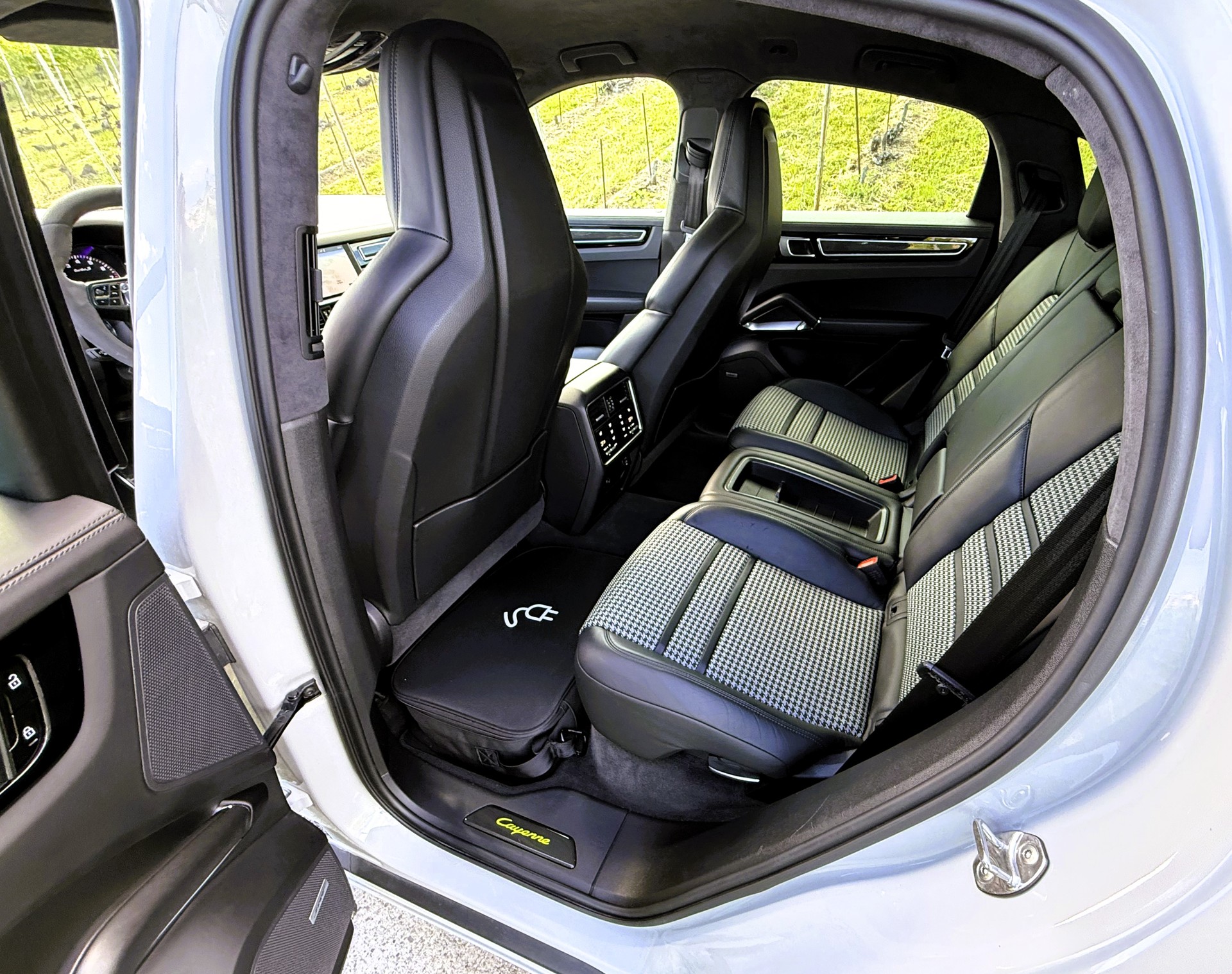 PORSCHE Cayenne Turbo Coupé S E-Hybrid-image-22