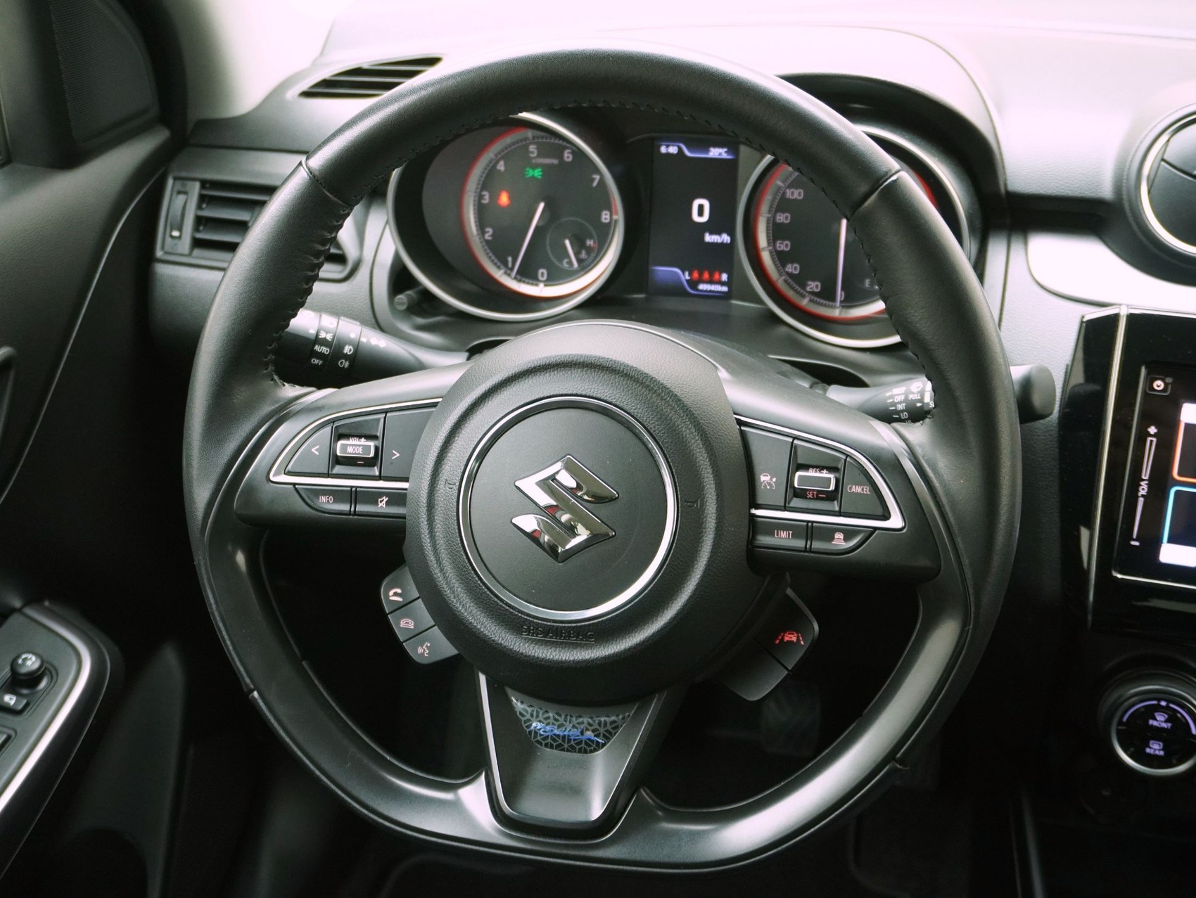 SUZUKI Swift 1.2 Piz Sulai Top Hybrid 4x4-image-10