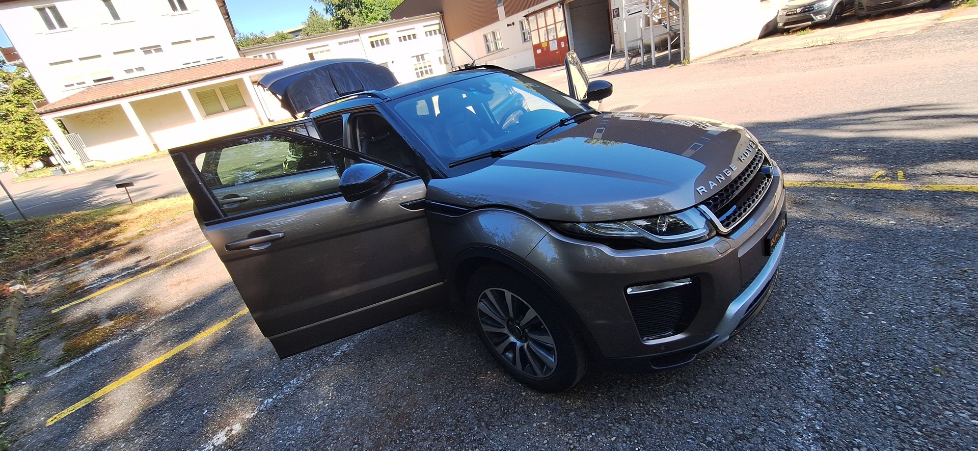 LAND ROVER Range Rover Evoque 2.0 Si4 SE Dynamic AT9-image-24