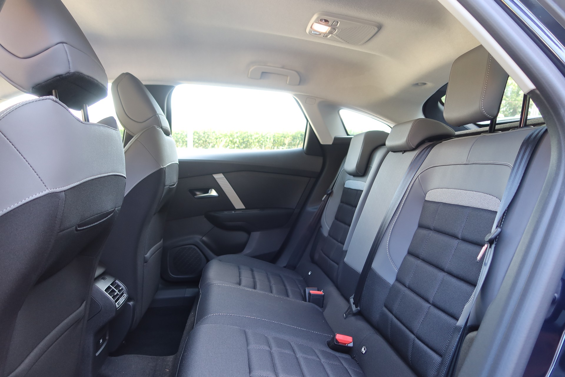 CITROEN C4 Electric 54 kWh Plus-image-8